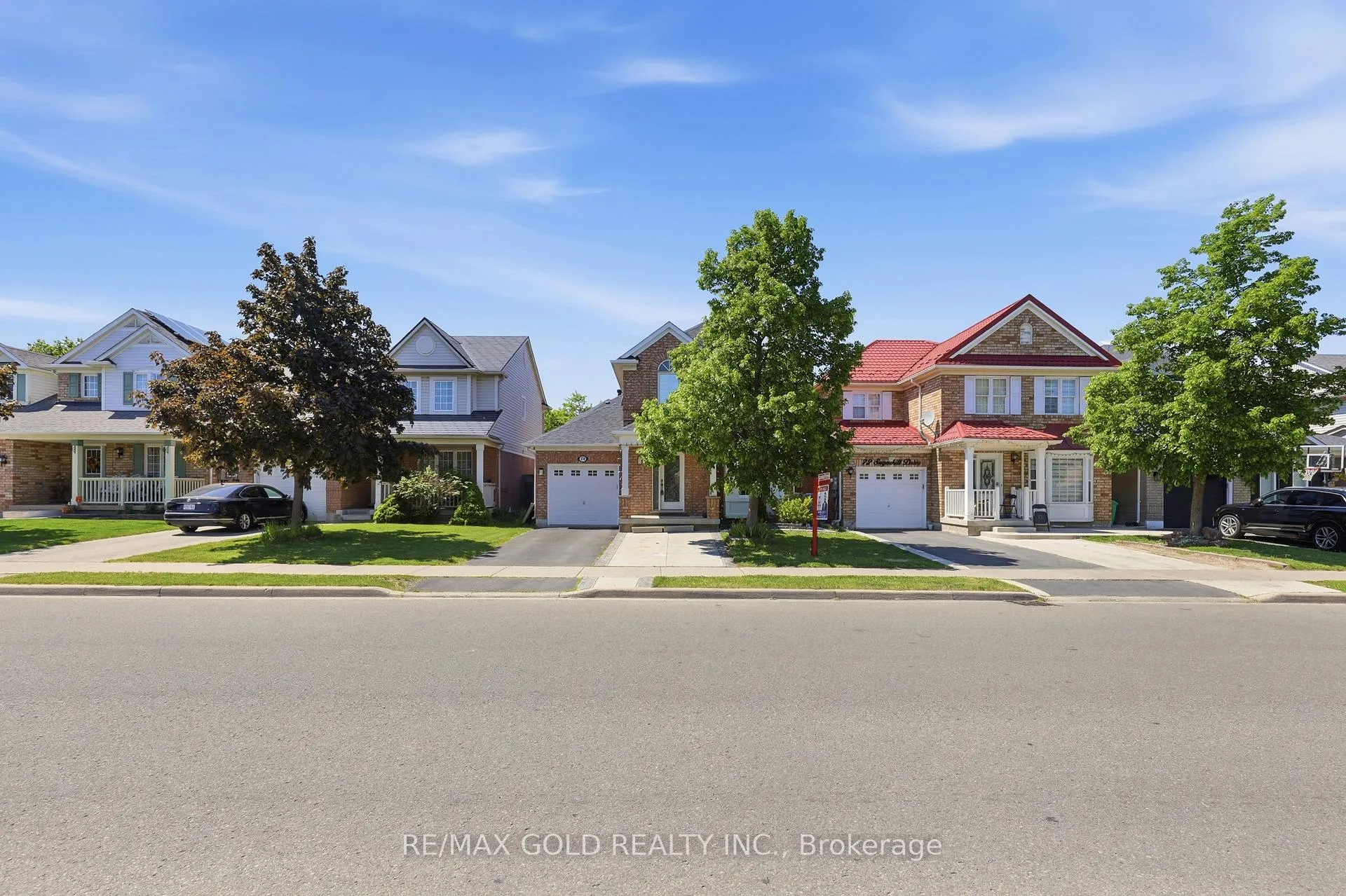 Photo 3 of 74 Sugarhill Drive, Brampton, Fletcher's Meadow — HOMEH