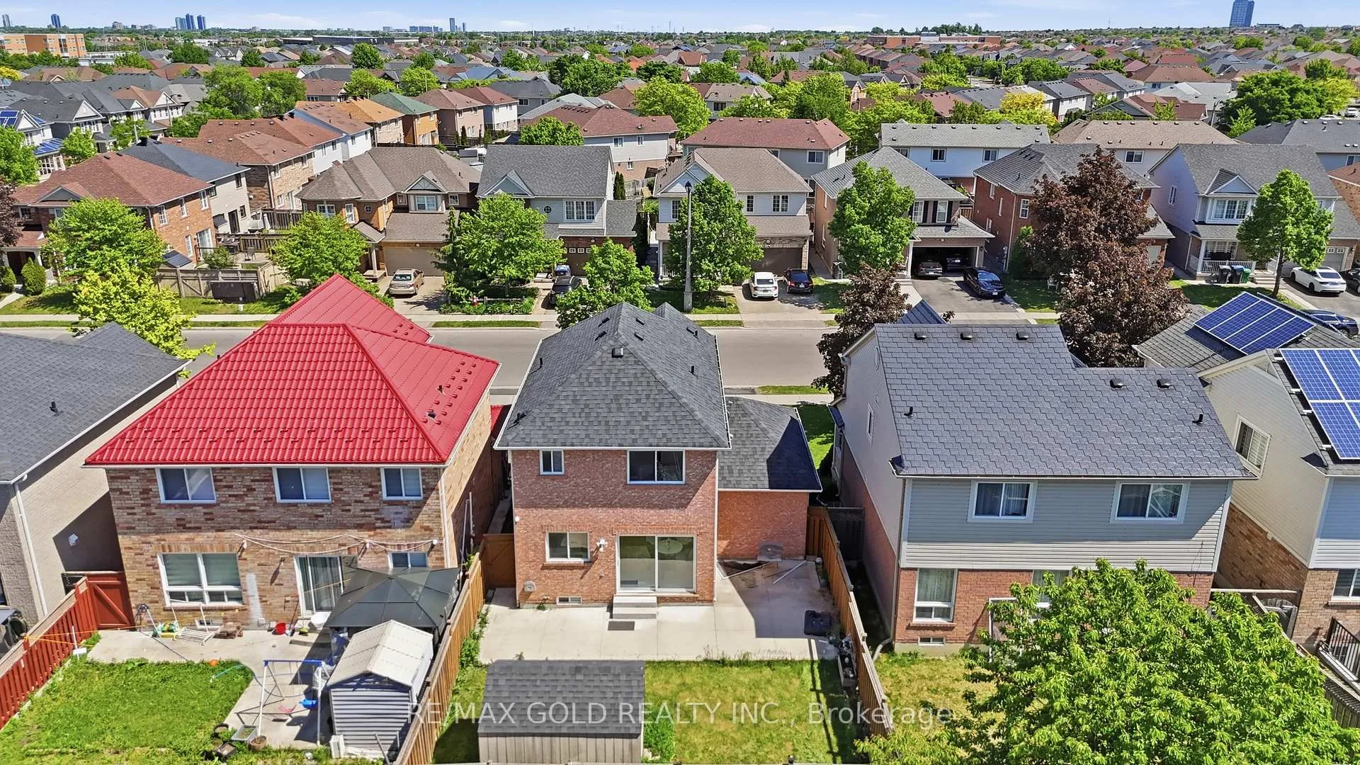 Photo 4 of 74 Sugarhill Drive, Brampton, Fletcher's Meadow — HOMEH