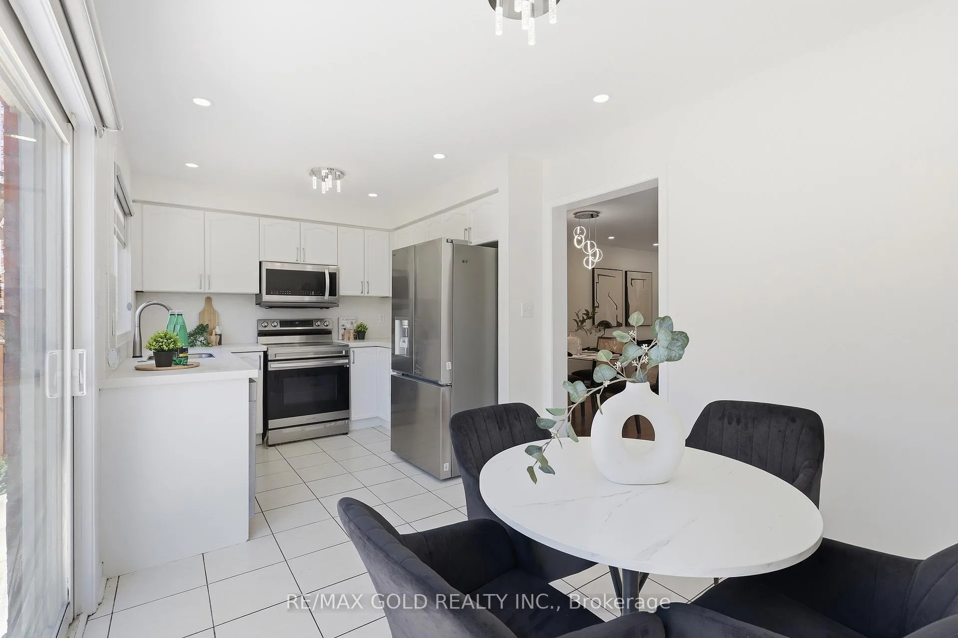 Photo 12 of 74 Sugarhill Drive, Brampton, Fletcher's Meadow — HOMEH