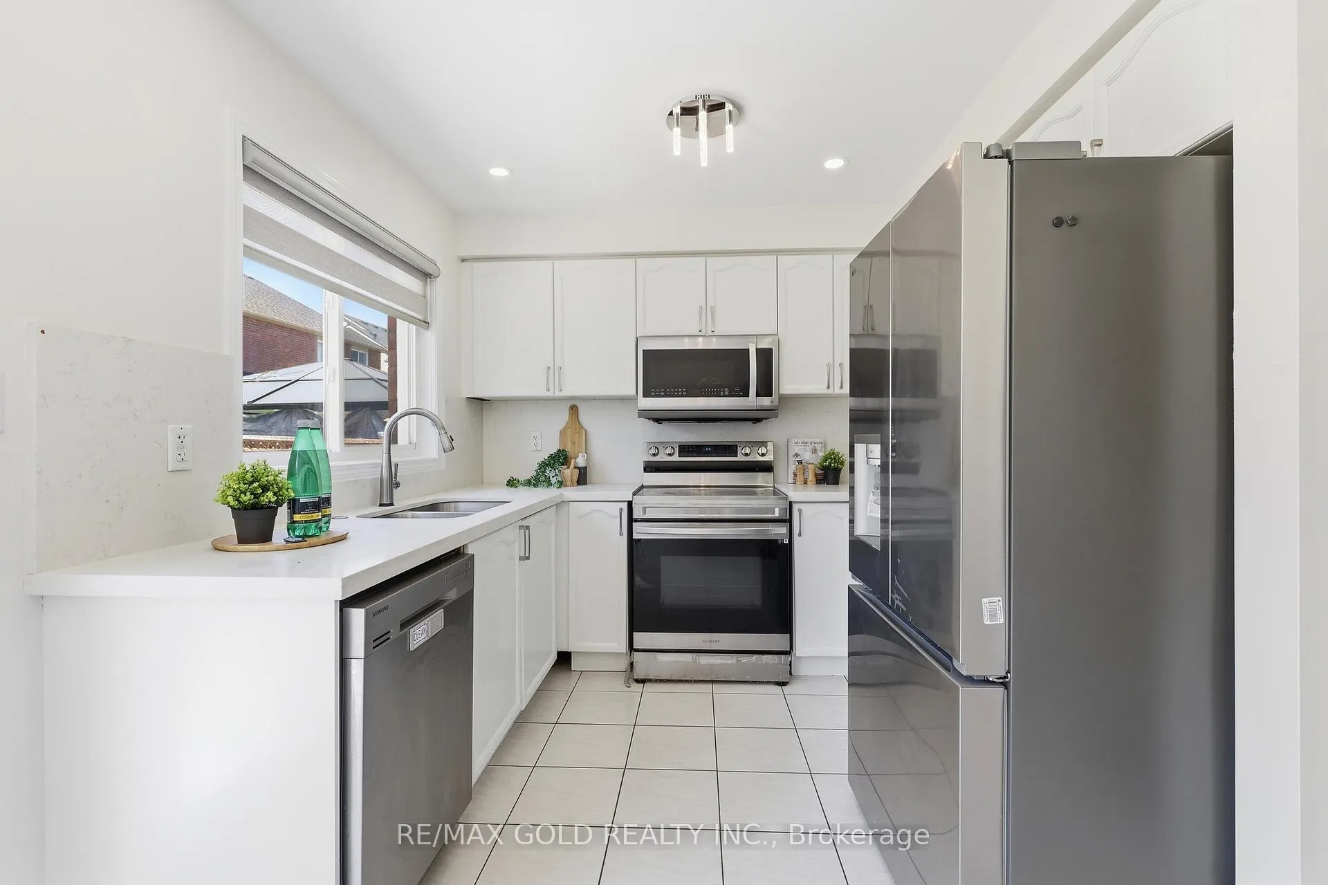 Photo 13 of 74 Sugarhill Drive, Brampton, Fletcher's Meadow — HOMEH