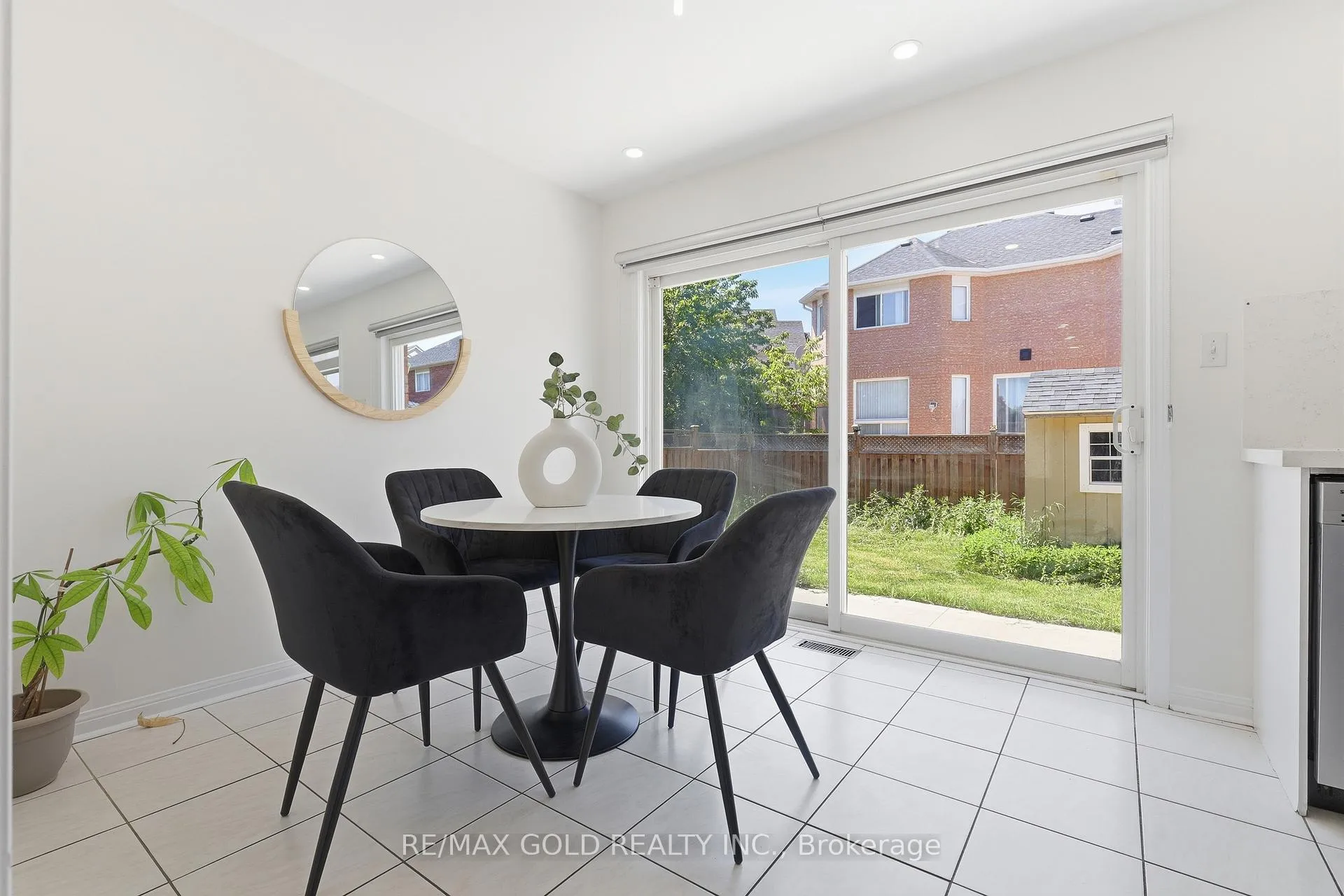 Photo 15 of 74 Sugarhill Drive, Brampton, Fletcher's Meadow — HOMEH