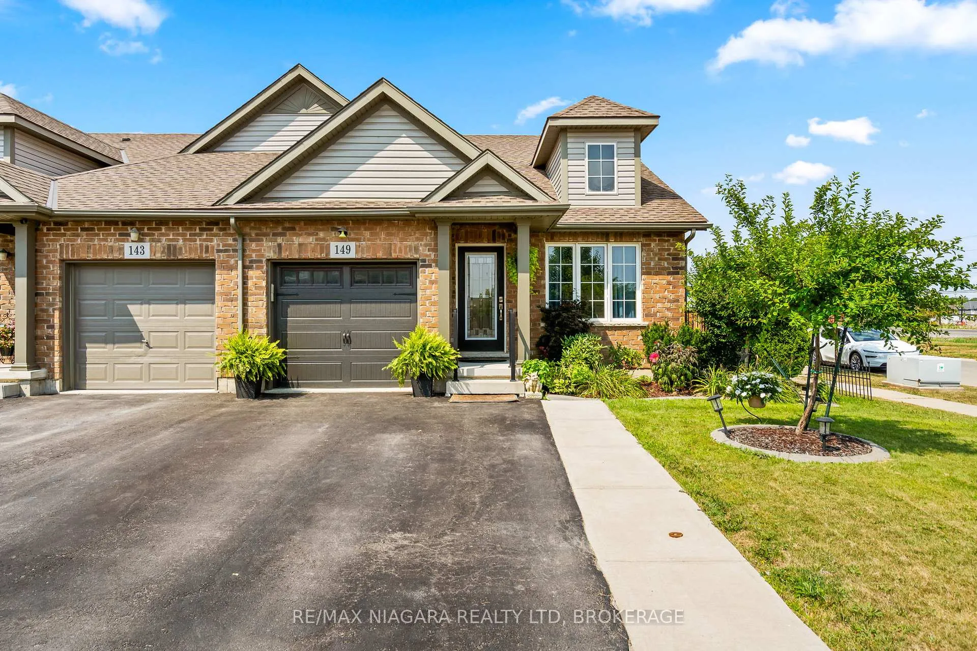 Photo 2 of 149 Roselawn Crescent, Welland, Coyle Creek — HOMEH