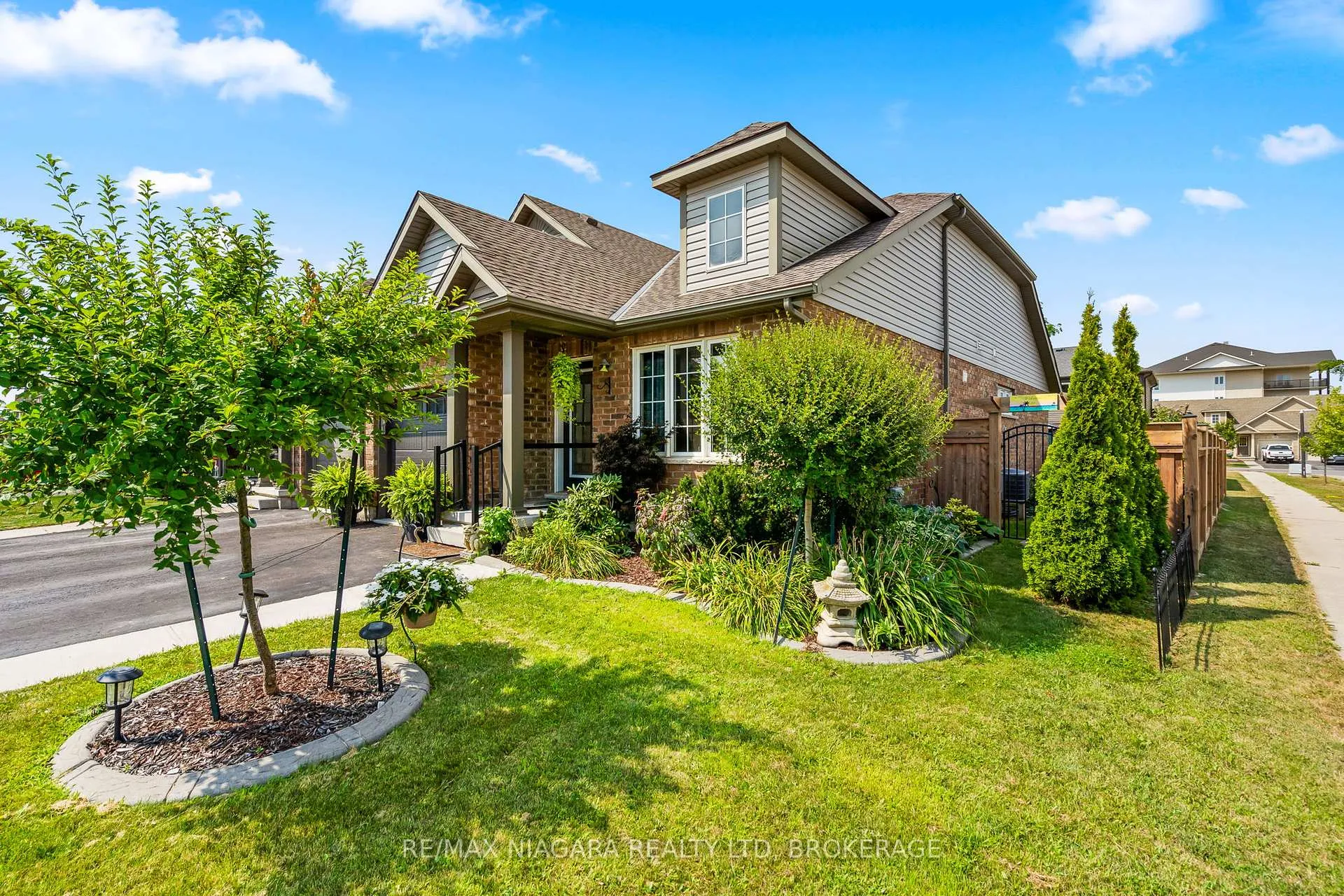 Photo 3 of 149 Roselawn Crescent, Welland, Coyle Creek — HOMEH