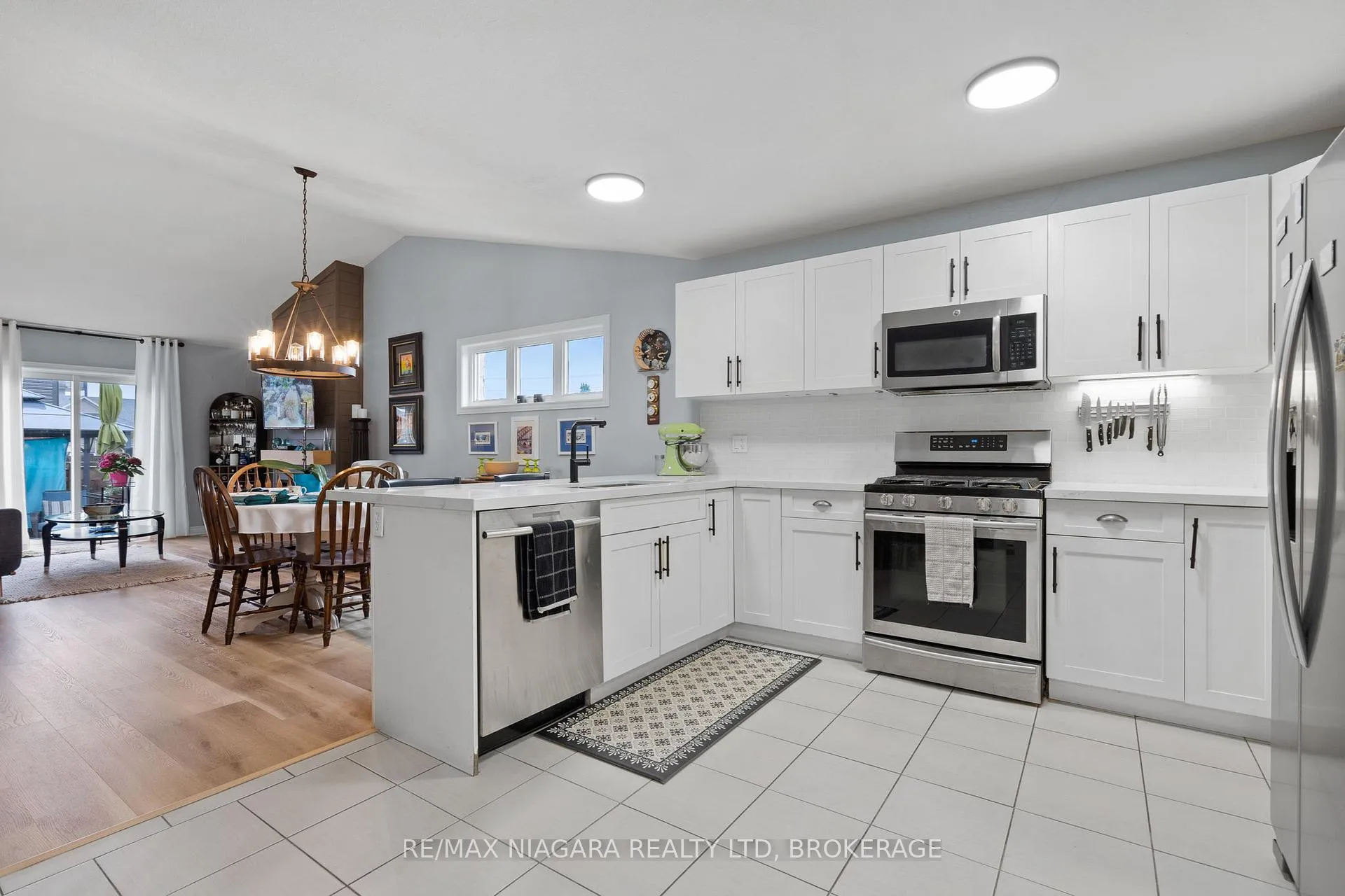 Photo 6 of 149 Roselawn Crescent, Welland, Coyle Creek — HOMEH