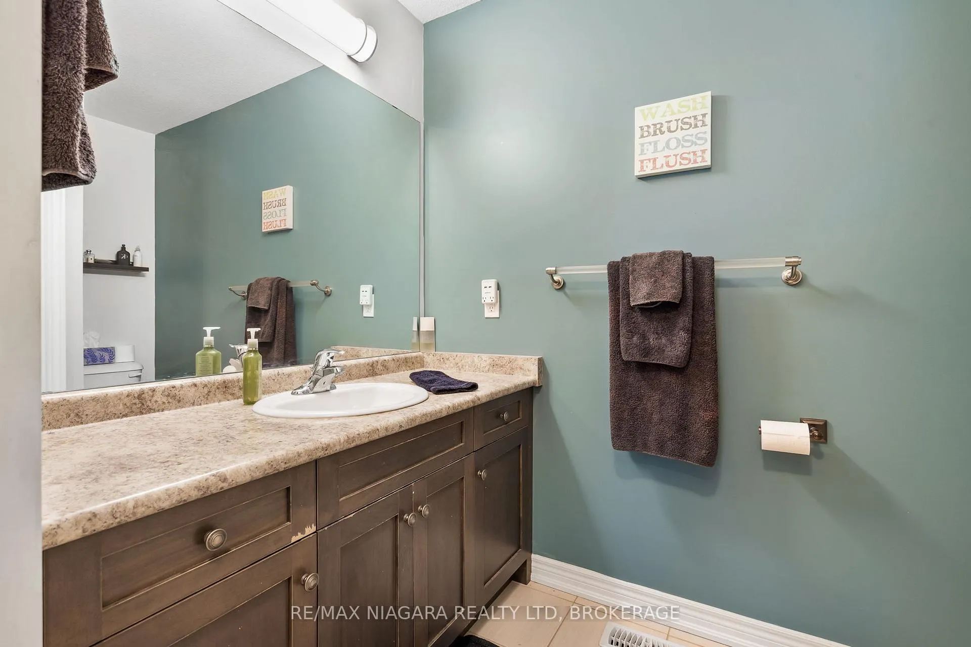 Photo 18 of 149 Roselawn Crescent, Welland, Coyle Creek — HOMEH