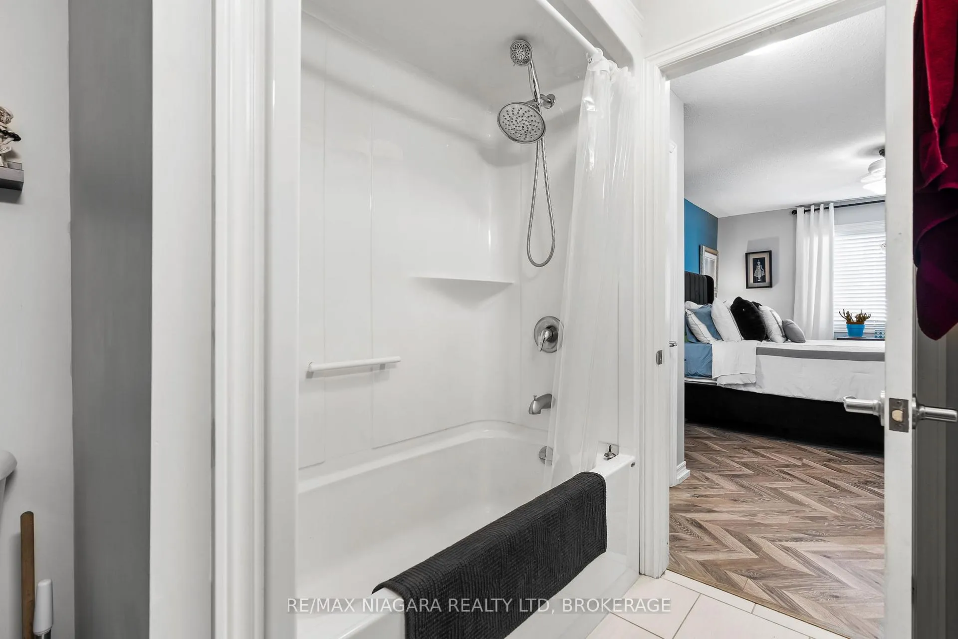 Photo 19 of 149 Roselawn Crescent, Welland, Coyle Creek — HOMEH