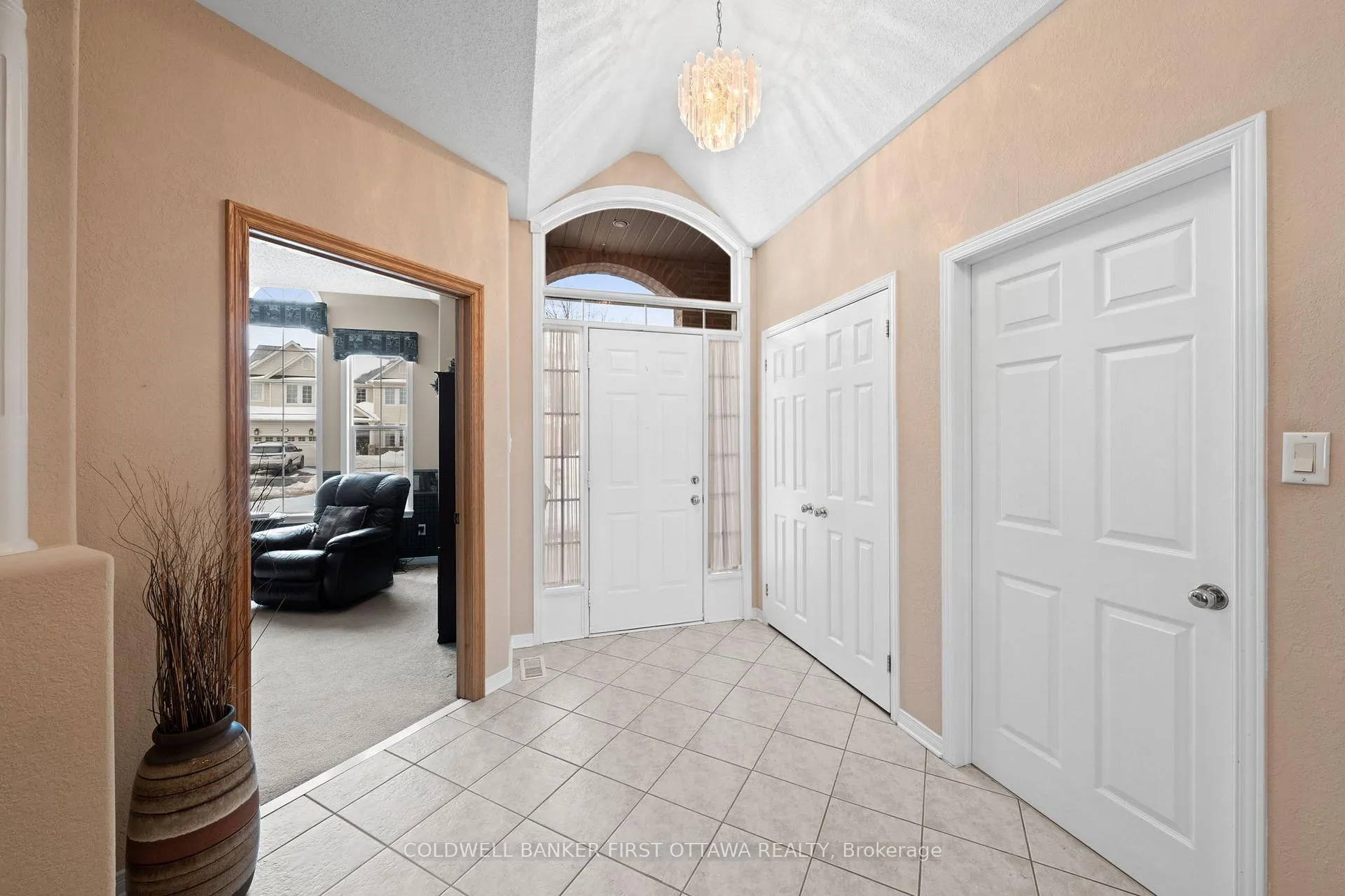 Photo 2 of 19 Fencerow Way, Ottawa, Barrhaven - Stonebridge — HOMEH