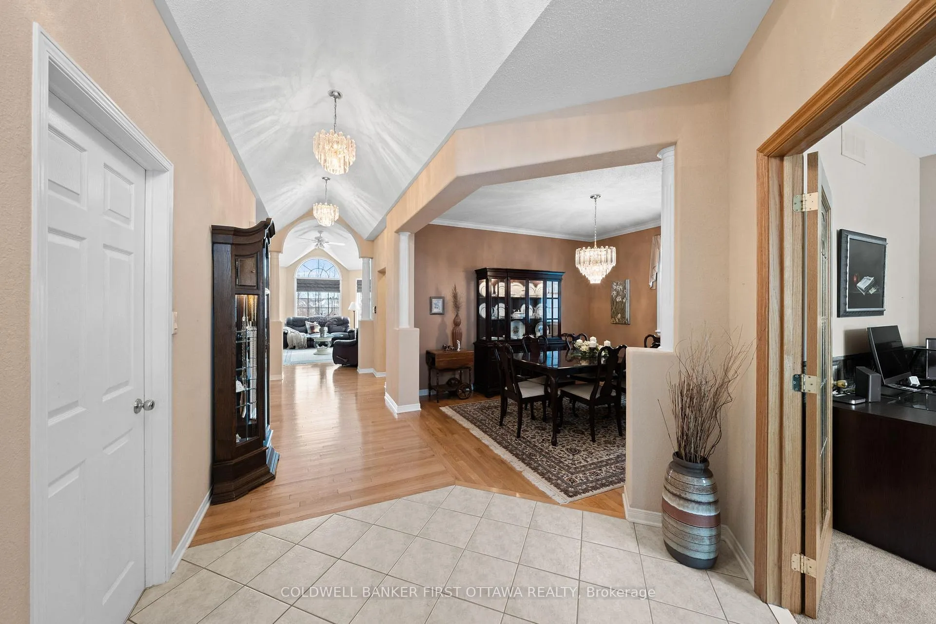 Photo 5 of 19 Fencerow Way, Ottawa, Barrhaven - Stonebridge — HOMEH