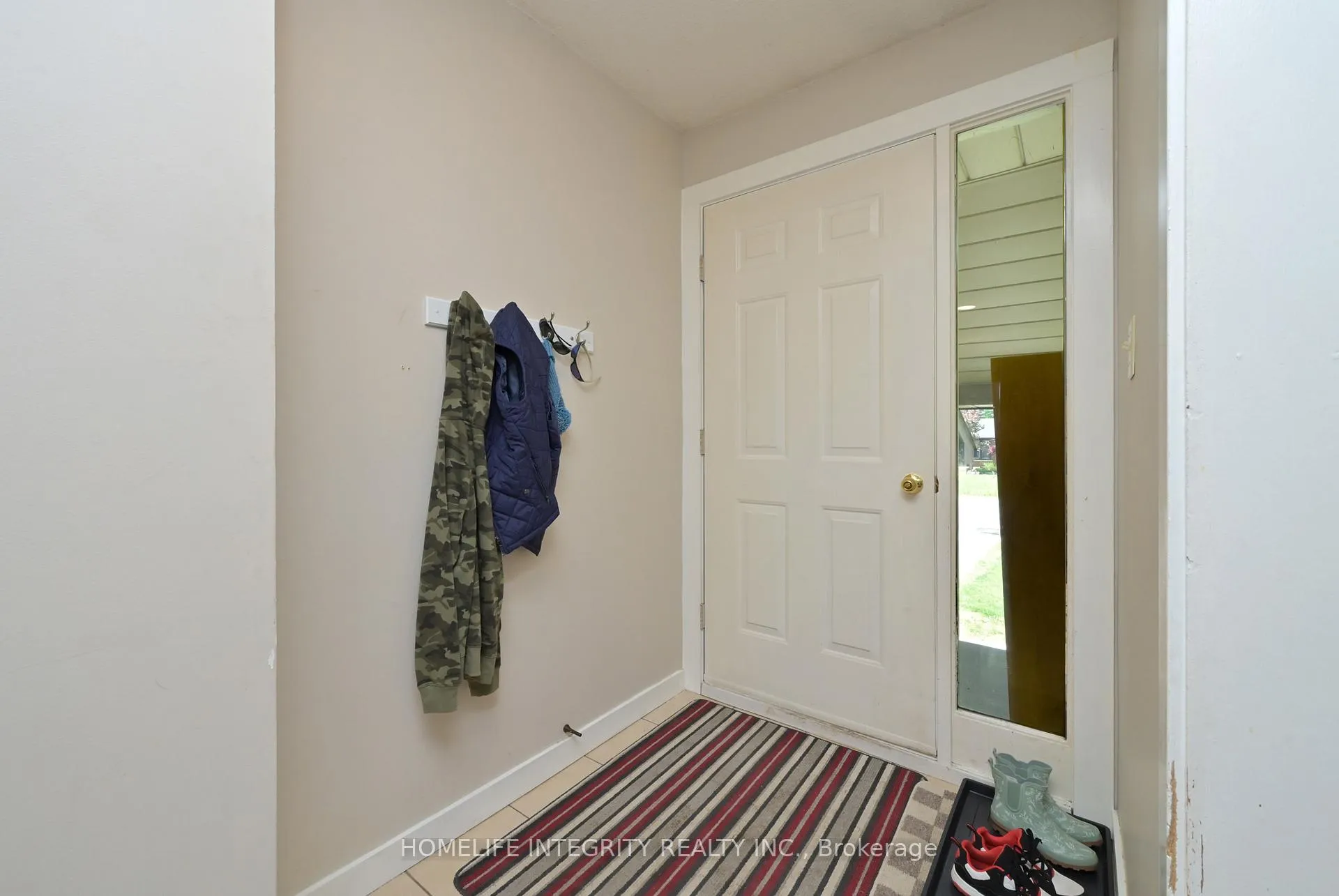 Photo 3 of 311 Centre Street N, New Tecumseth, Beeton — HOMEH