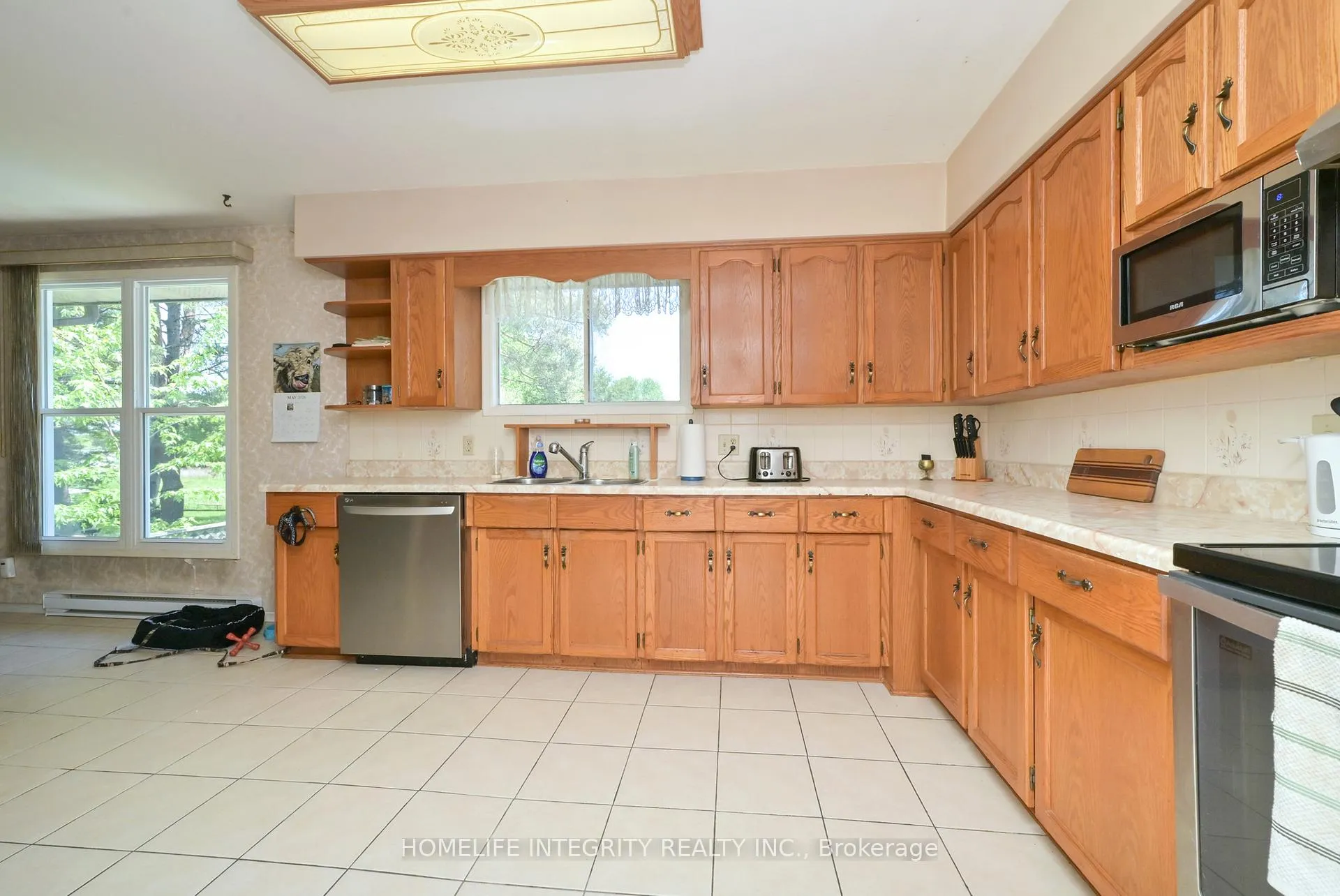Photo 7 of 311 Centre Street N, New Tecumseth, Beeton — HOMEH