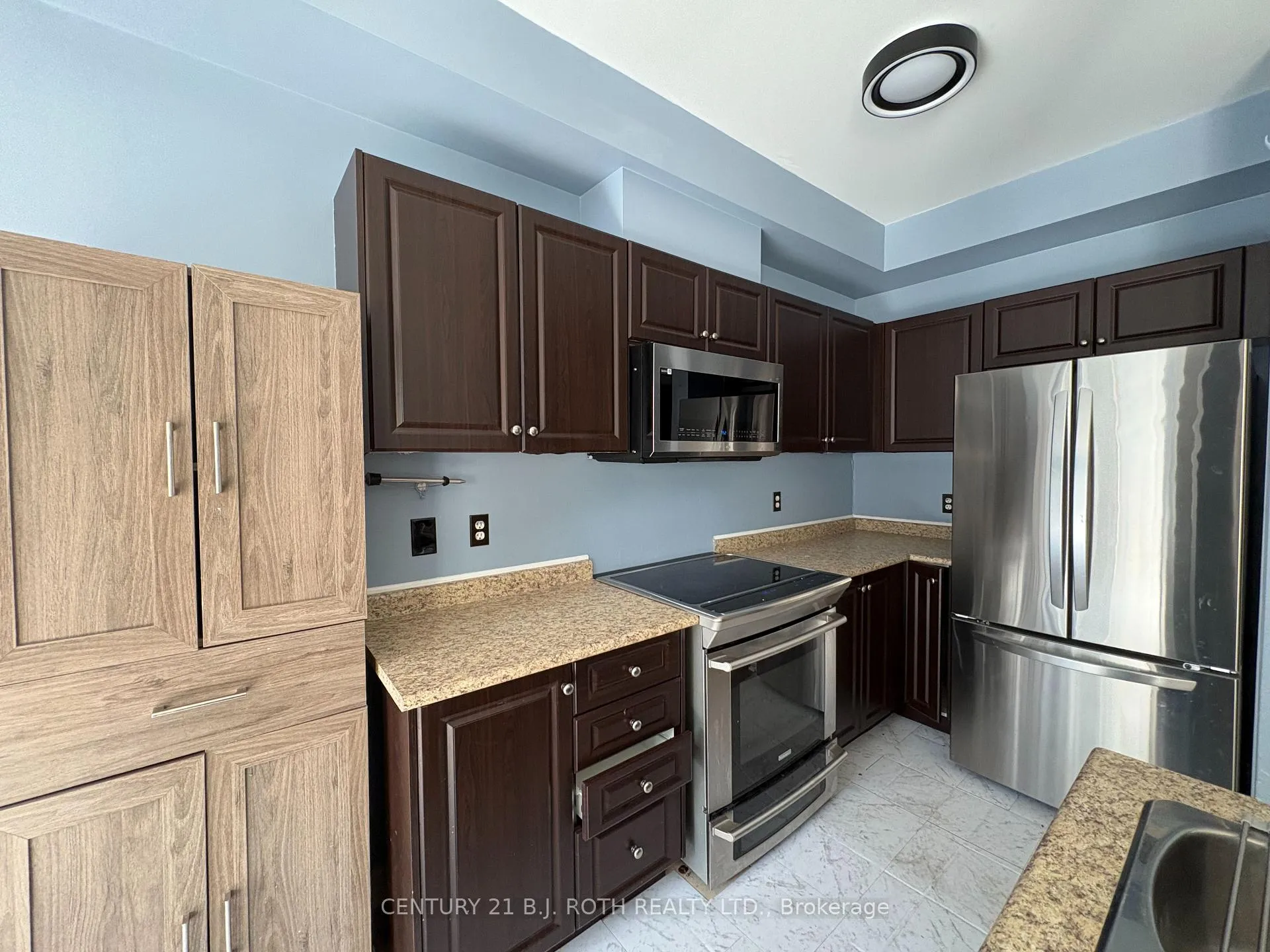 Photo 2 of 120 Stanley Street, Barrie, East Bayfield — HOMEH