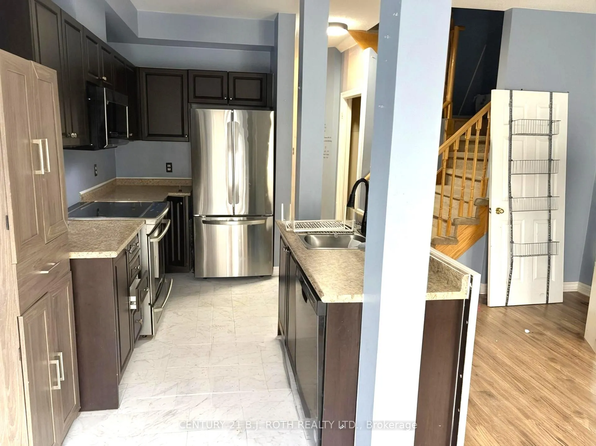 Photo 3 of 120 Stanley Street, Barrie, East Bayfield — HOMEH