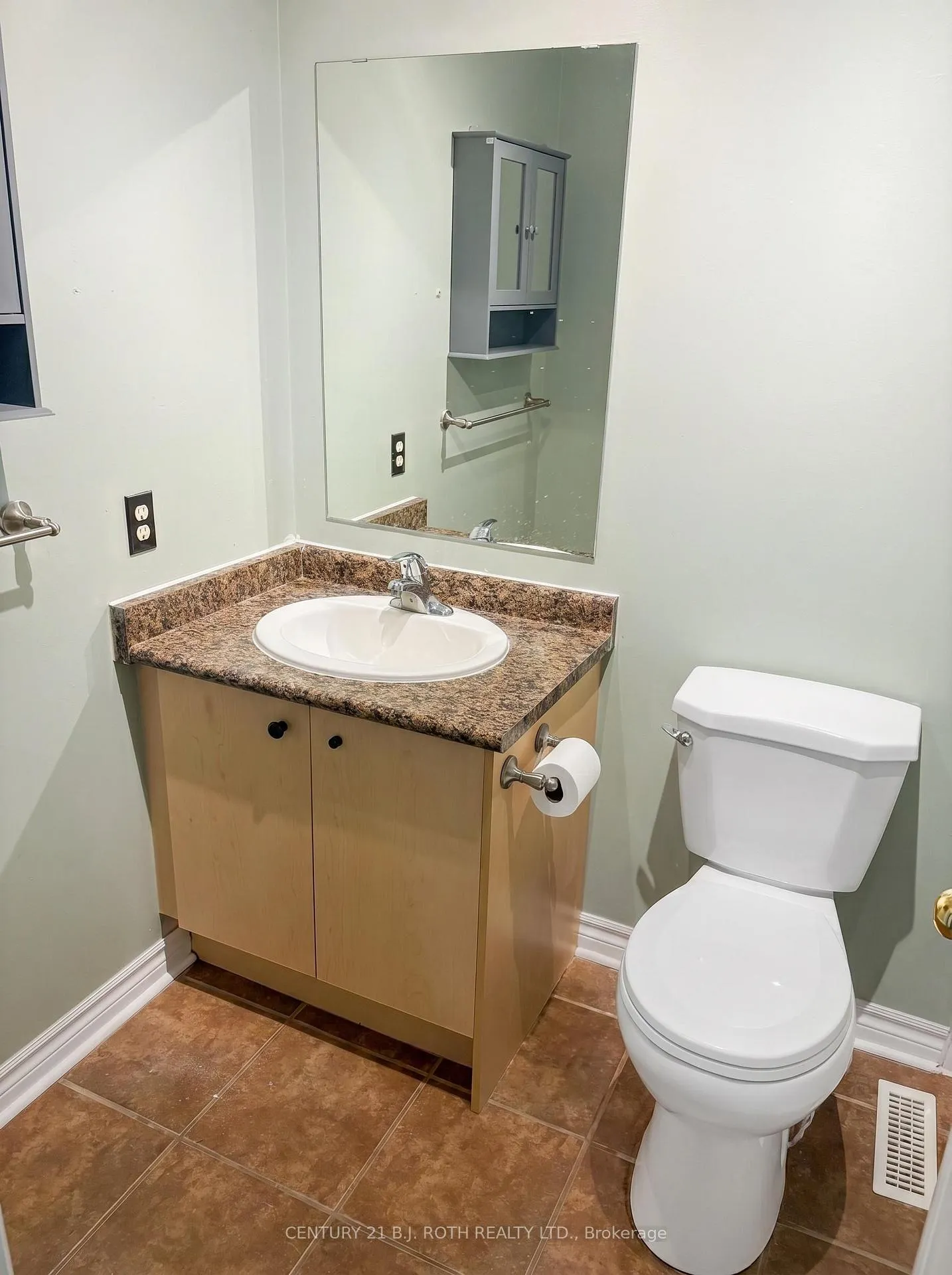 Photo 4 of 120 Stanley Street, Barrie, East Bayfield — HOMEH