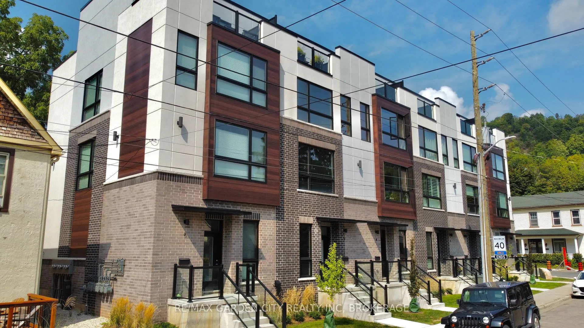 Photo 2 of Unit 5, 2 Brock Street S, Hamilton, Dundas — HOMEH