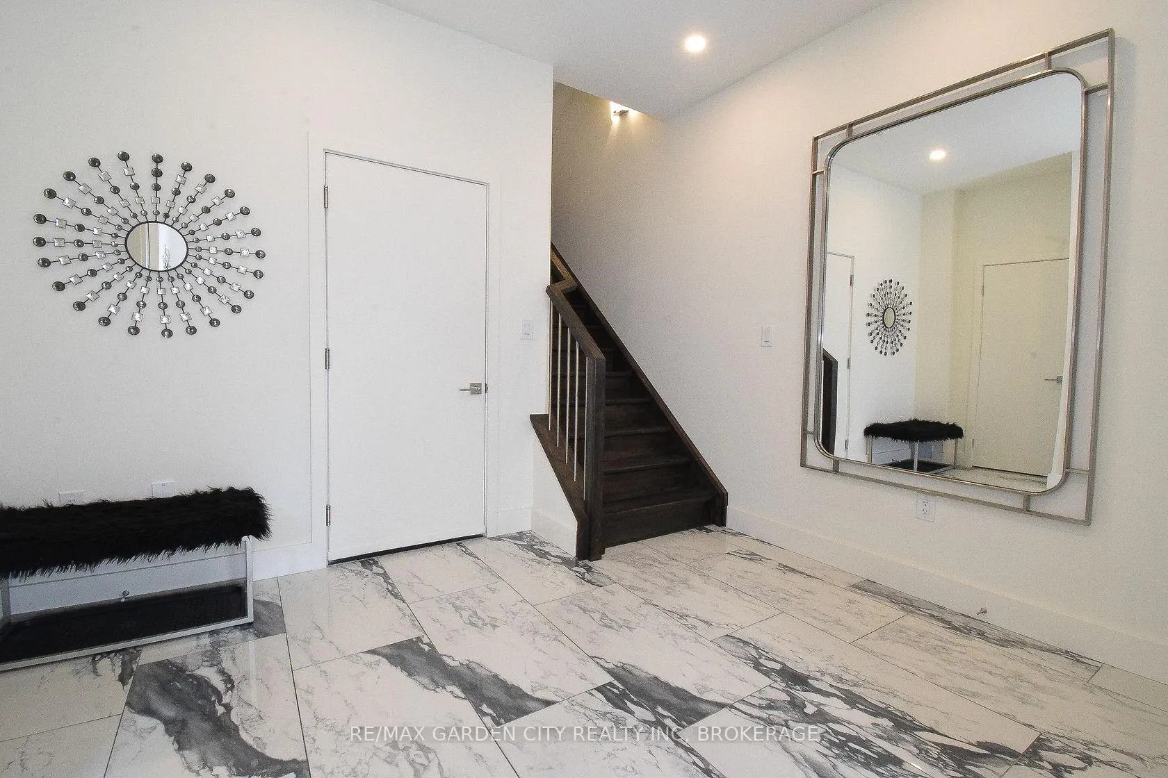 Photo 4 of Unit 5, 2 Brock Street S, Hamilton, Dundas — HOMEH