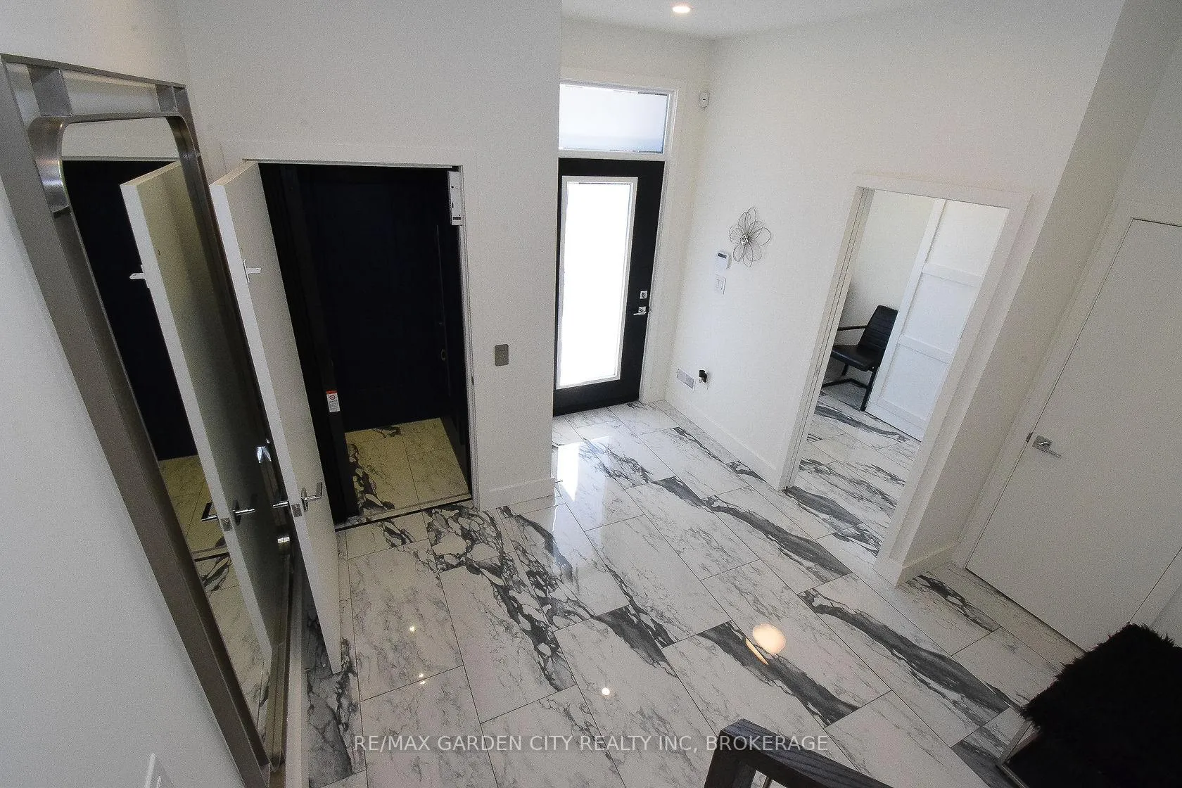 Photo 5 of Unit 5, 2 Brock Street S, Hamilton, Dundas — HOMEH