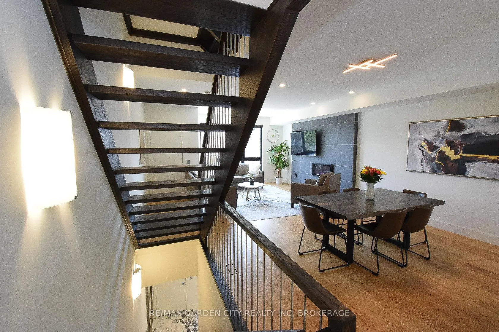 Photo 9 of Unit 5, 2 Brock Street S, Hamilton, Dundas — HOMEH