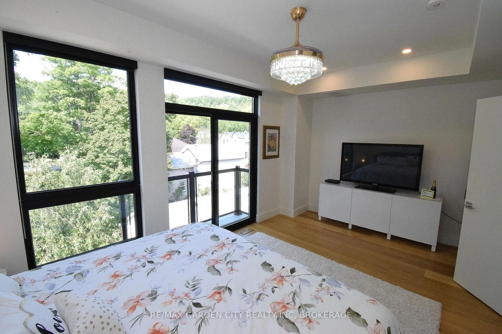 Photo 23 of Unit 5, 2 Brock Street S, Hamilton, Dundas — HOMEH