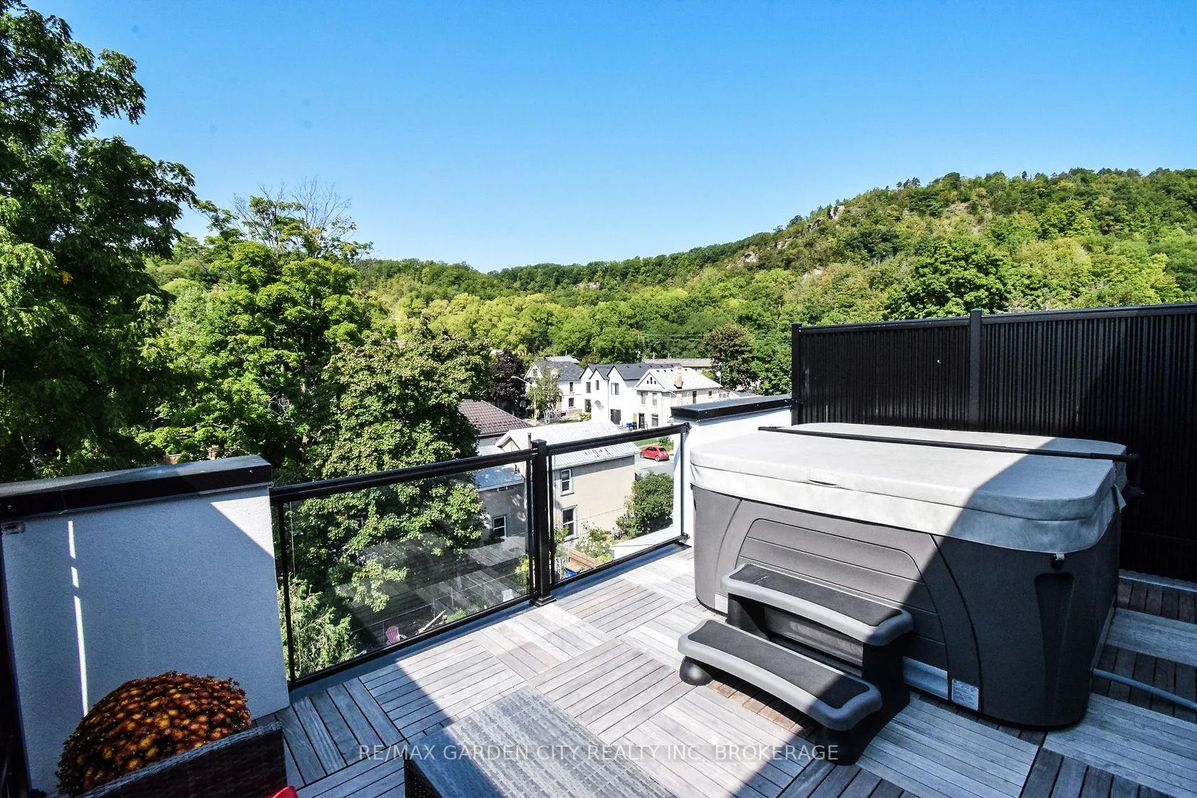 Photo 33 of Unit 5, 2 Brock Street S, Hamilton, Dundas — HOMEH