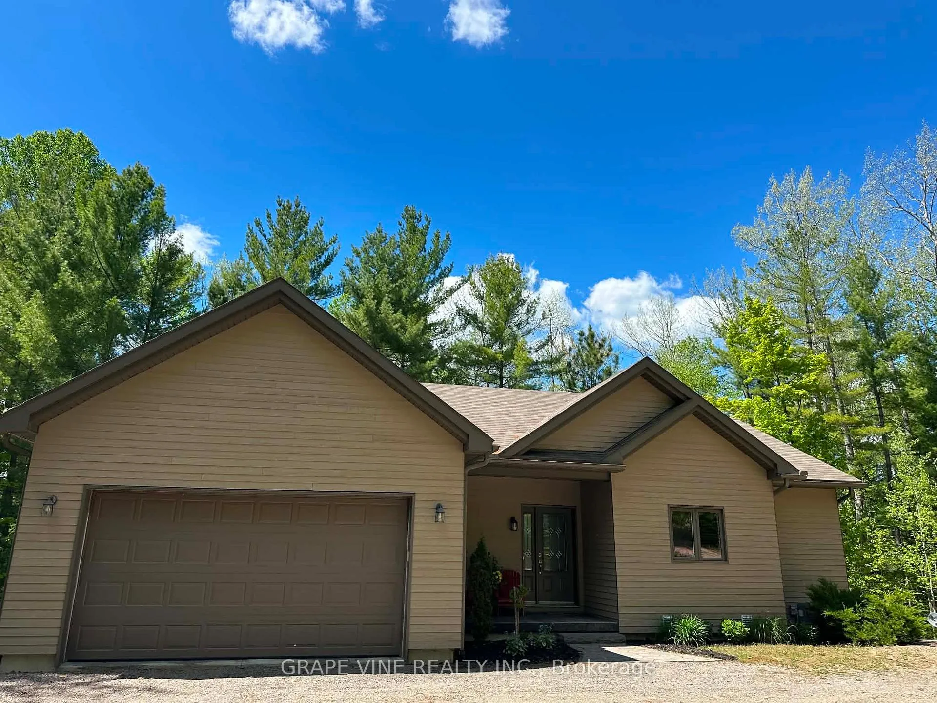 Photo 2 of 424 Lakewoods Drive, Madawaska Valley, Madawaska Valley — HOMEH
