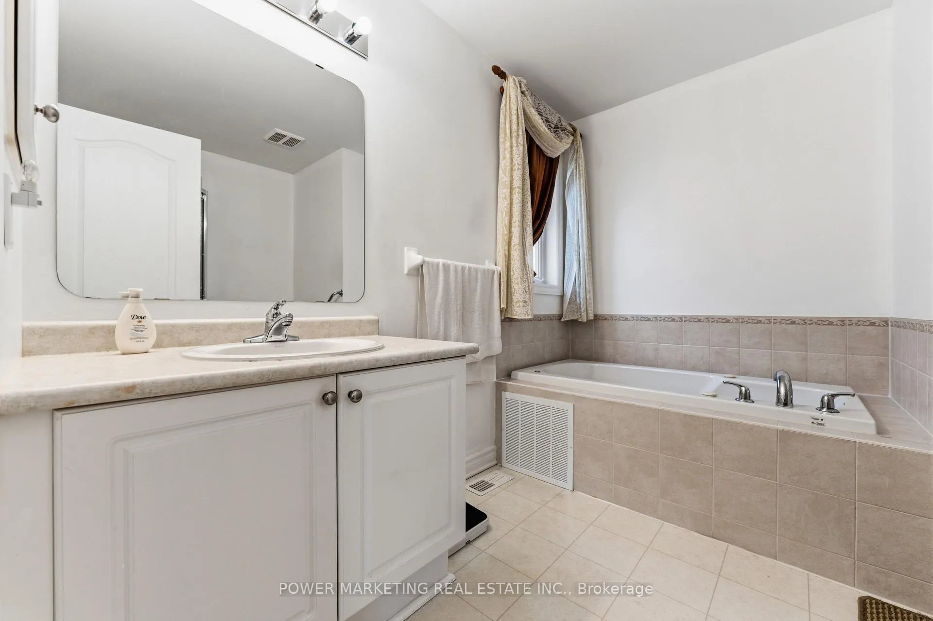 Photo 10 of 37 Cresthaven Drive, Ottawa, Barrhaven East — HOMEH