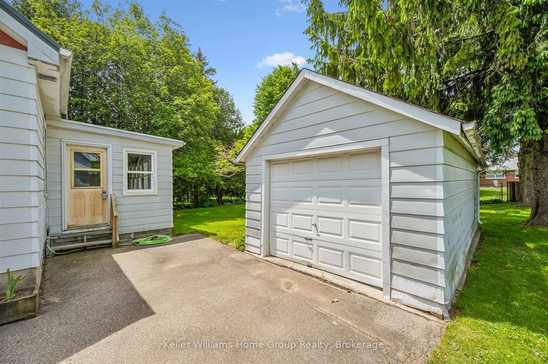 Photo 2 of 145 Forfar Street E, Centre Wellington, Fergus — HOMEH