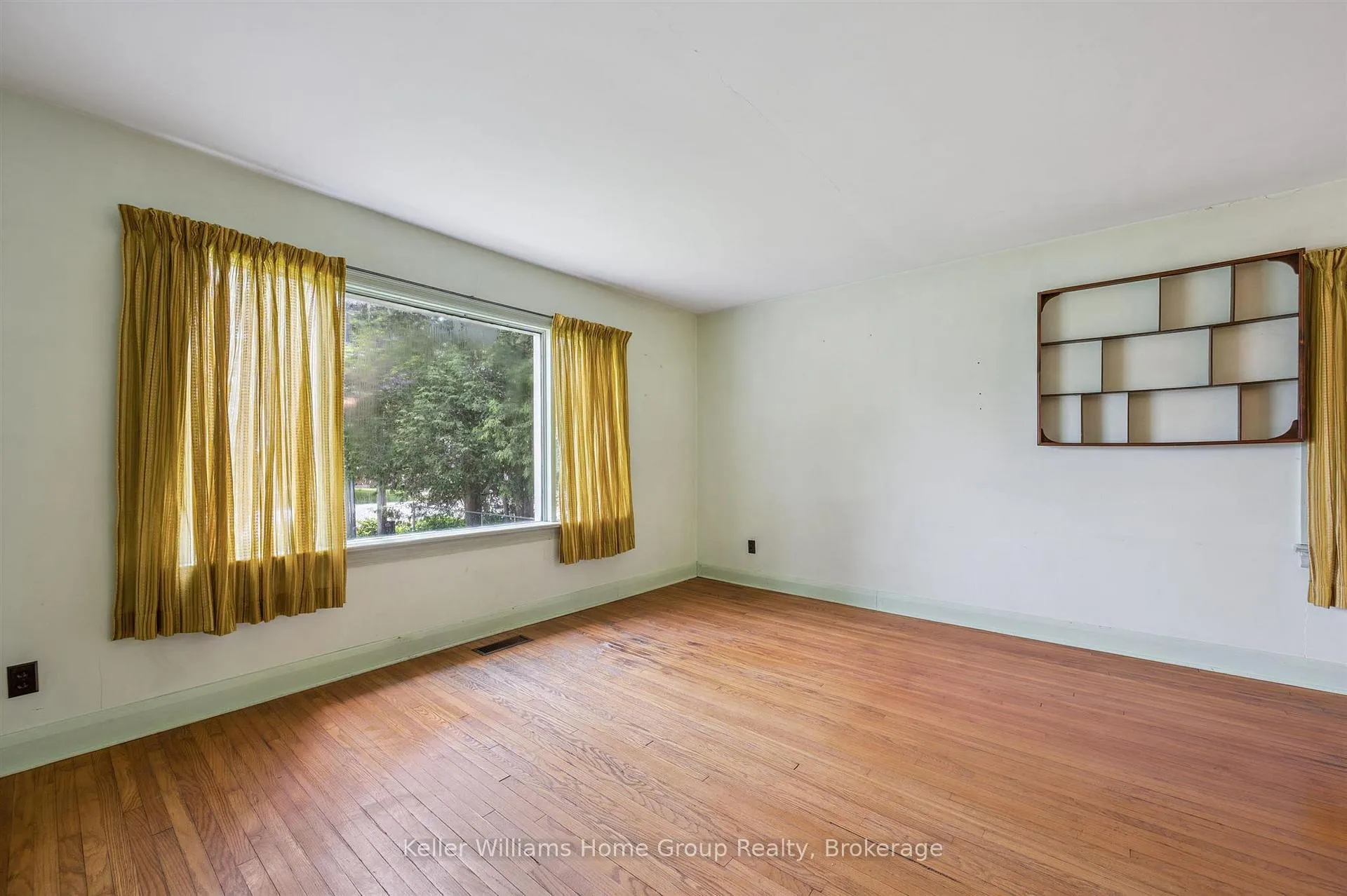 Photo 11 of 145 Forfar Street E, Centre Wellington, Fergus — HOMEH