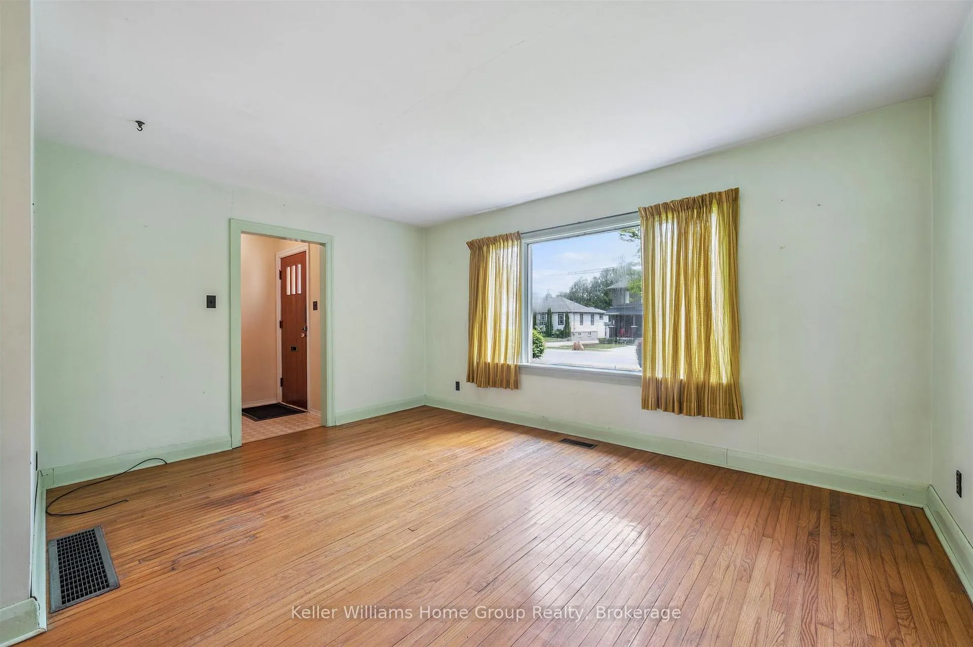Photo 12 of 145 Forfar Street E, Centre Wellington, Fergus — HOMEH