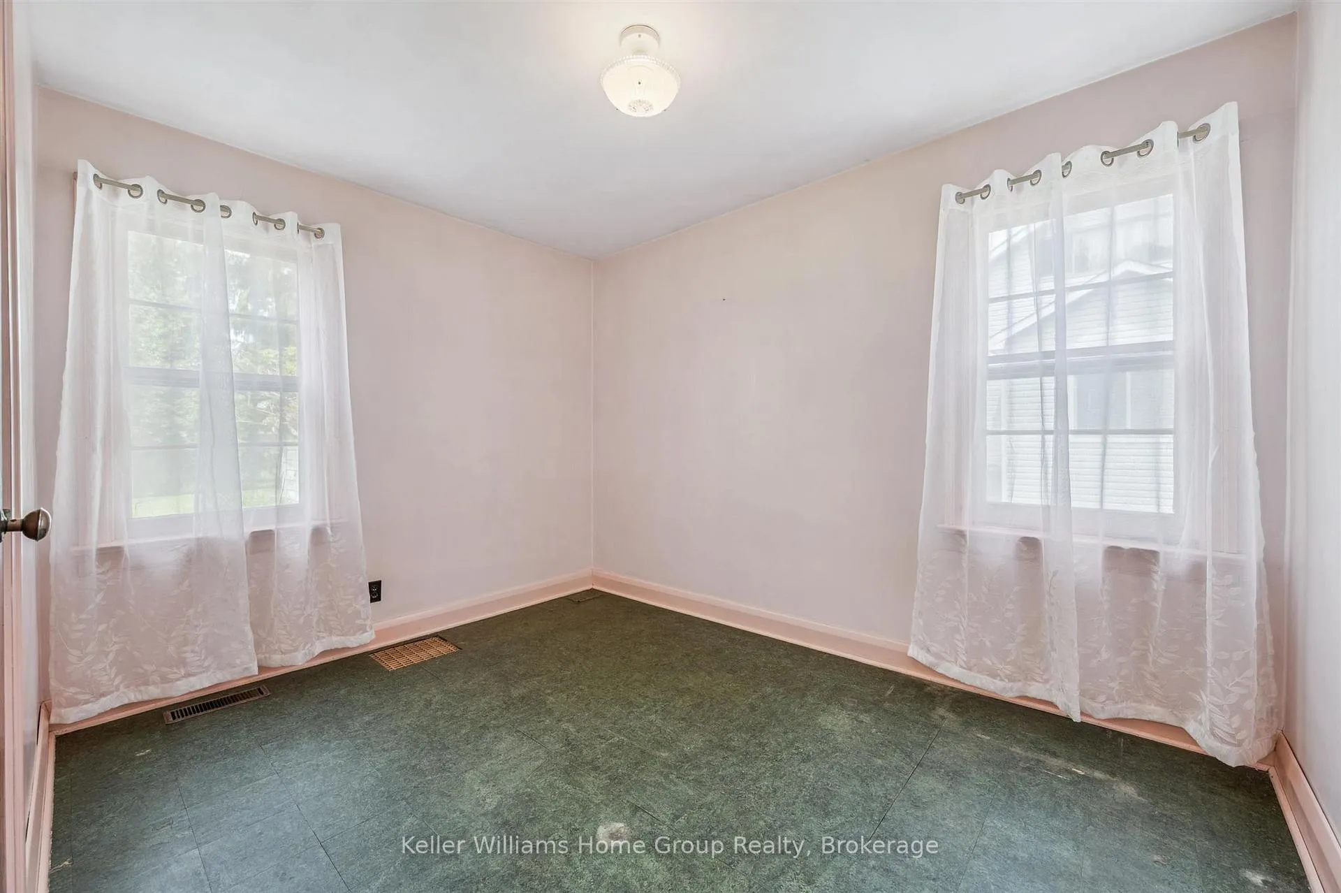 Photo 20 of 145 Forfar Street E, Centre Wellington, Fergus — HOMEH