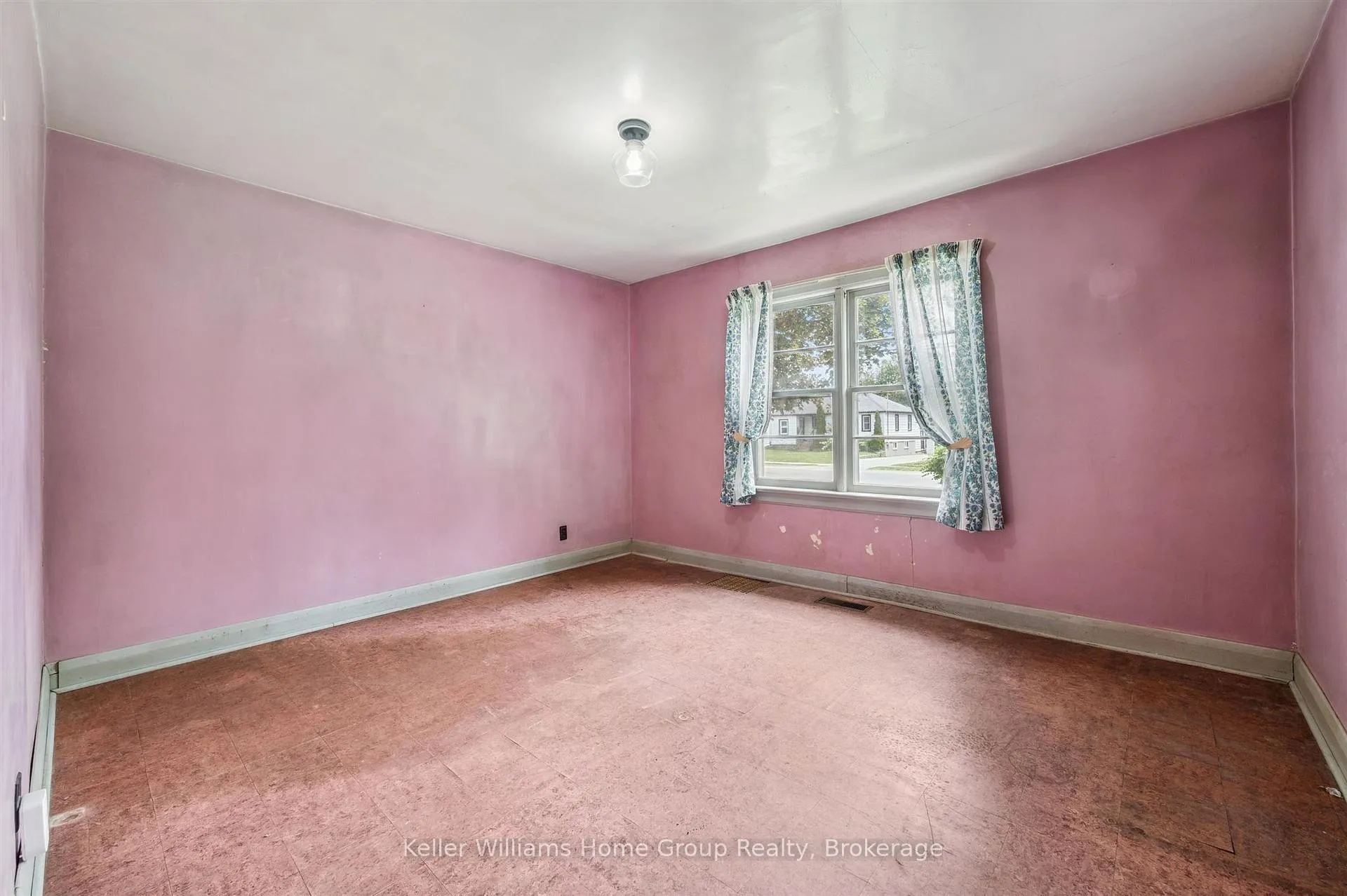 Photo 22 of 145 Forfar Street E, Centre Wellington, Fergus — HOMEH