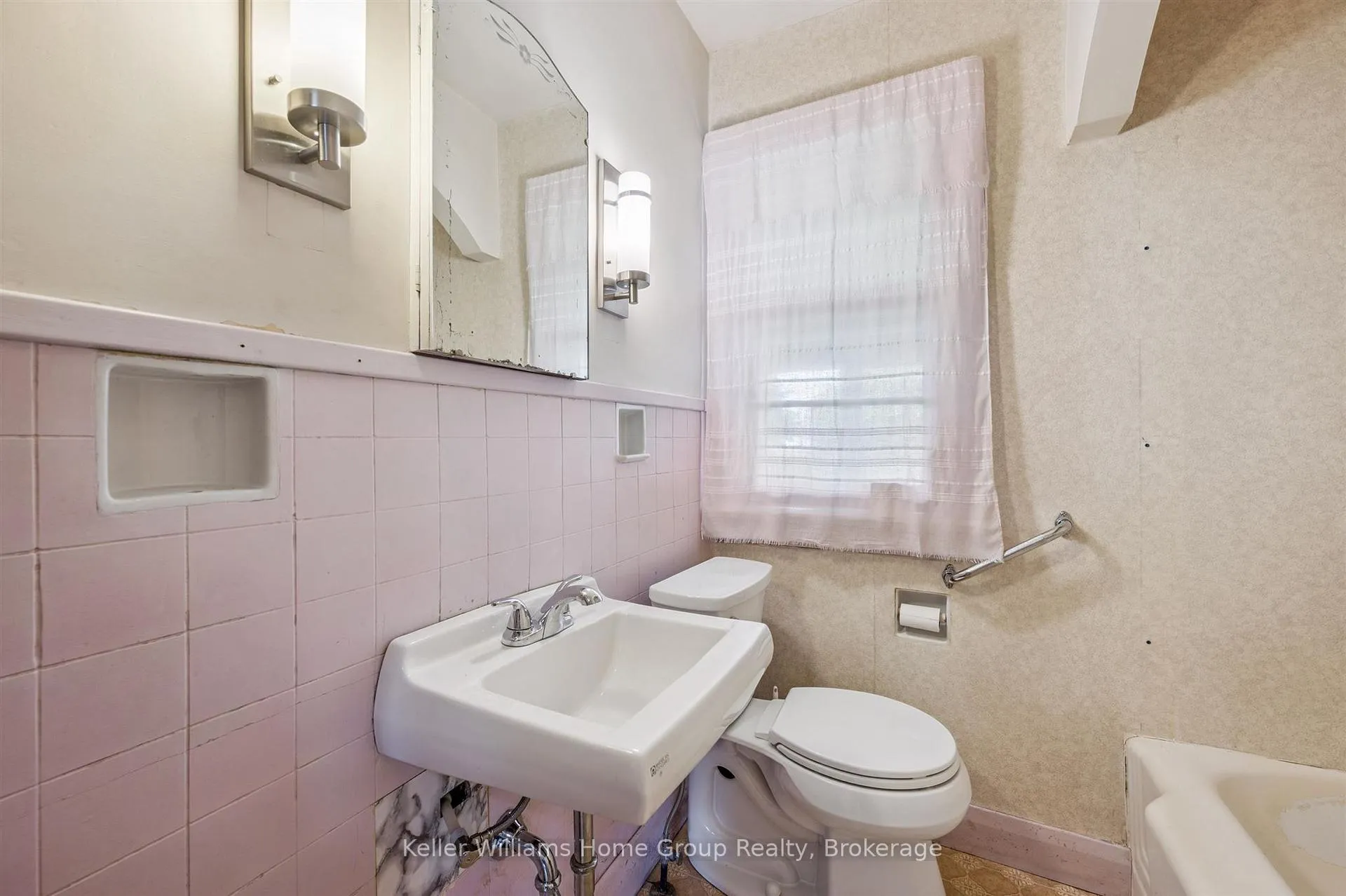 Photo 24 of 145 Forfar Street E, Centre Wellington, Fergus — HOMEH