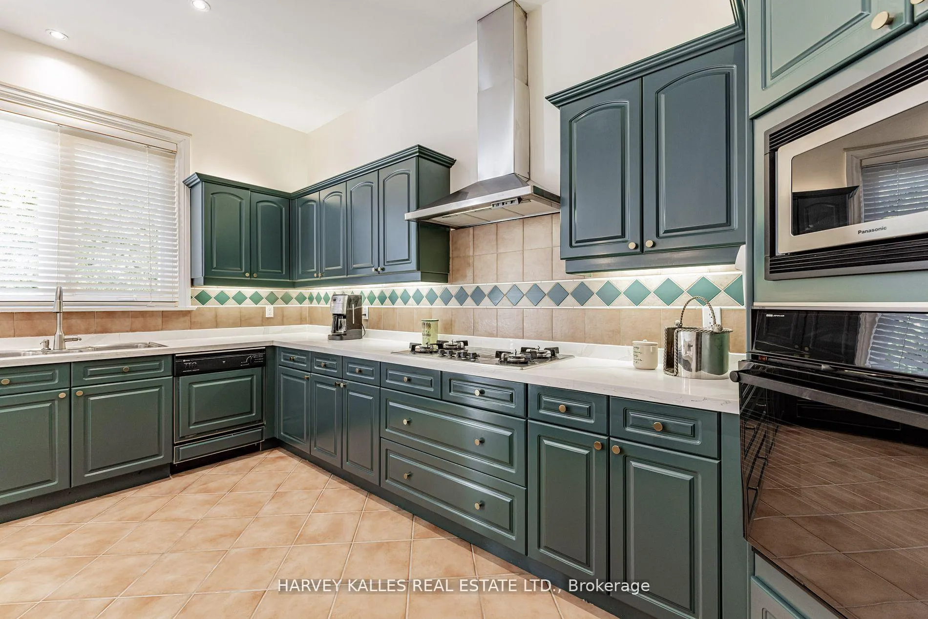 Photo 14 of 145 Rodeo Drive, Vaughan, Crestwood-Springfarm-Yorkhill — HOMEH