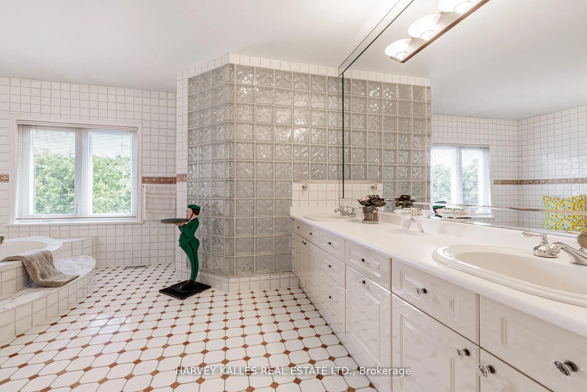 Photo 32 of 145 Rodeo Drive, Vaughan, Crestwood-Springfarm-Yorkhill — HOMEH