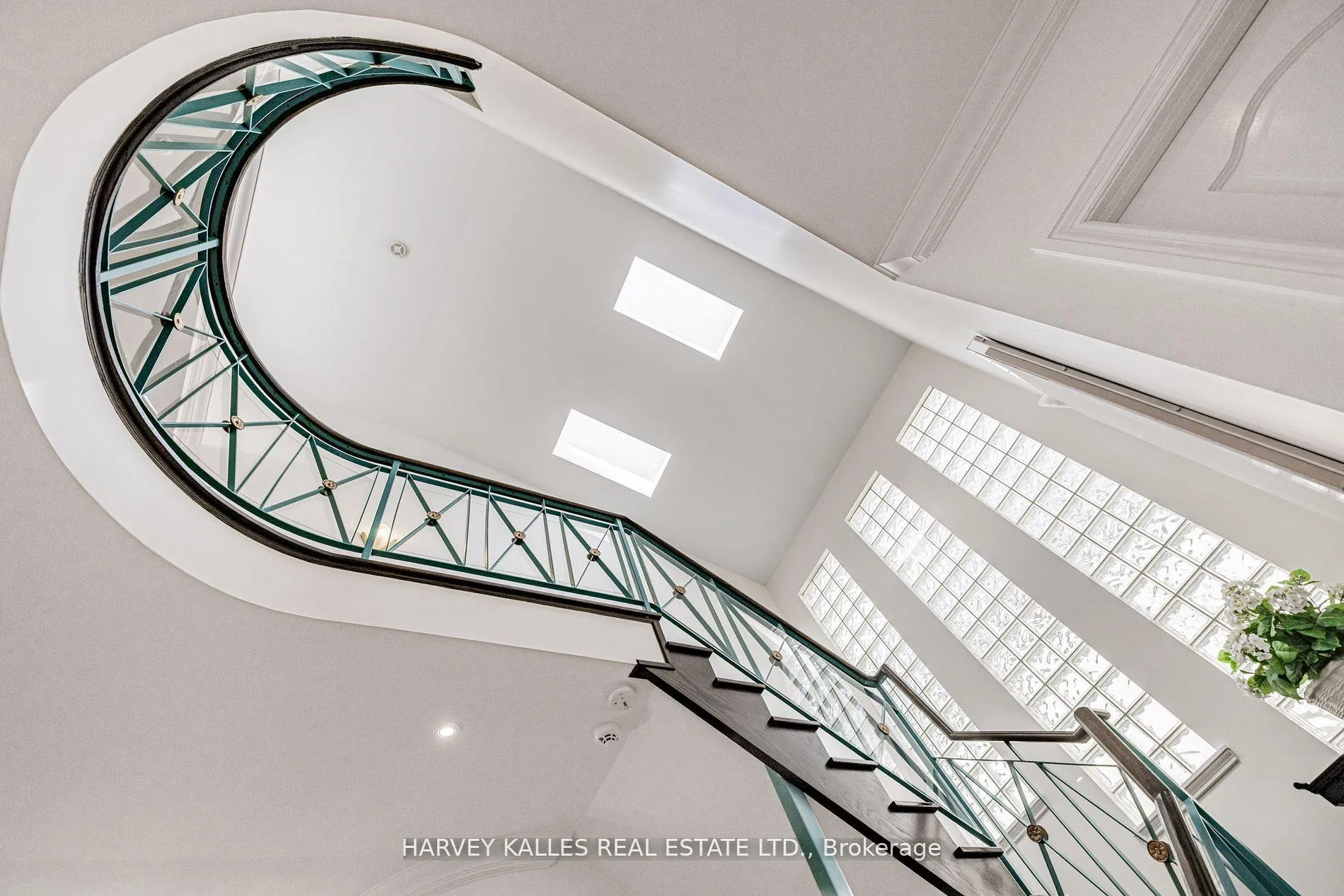 Photo 24 of 145 Rodeo Drive, Vaughan, Crestwood-Springfarm-Yorkhill — HOMEH