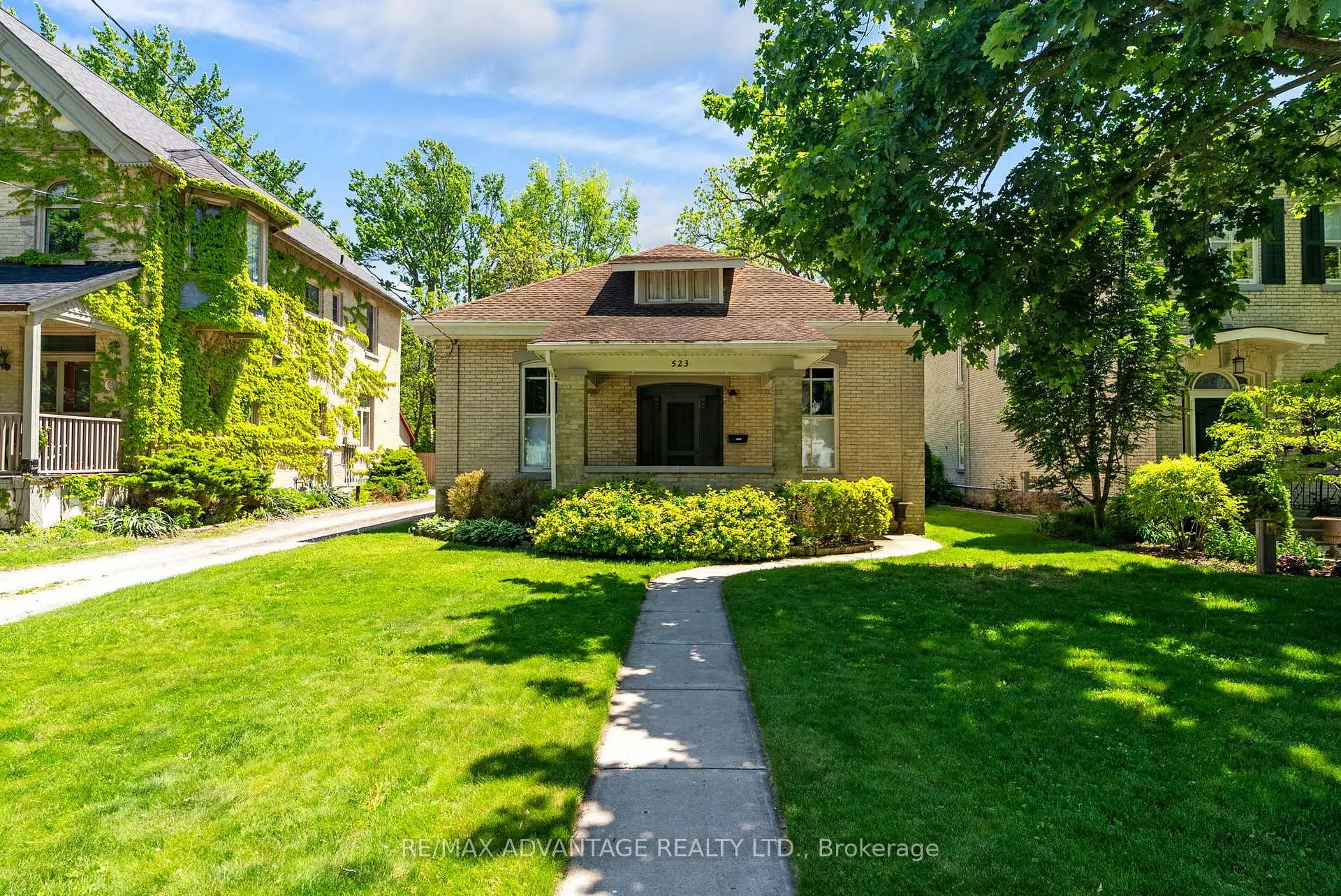 Front of 523 Dufferin Avenue