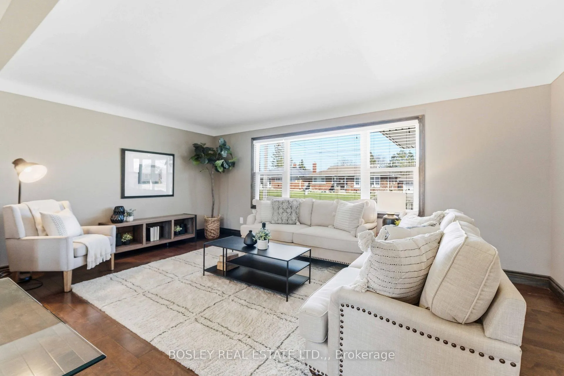 Photo 4 of 5009 Amelia Crescent, Niagara Falls, Cherrywood — HOMEH