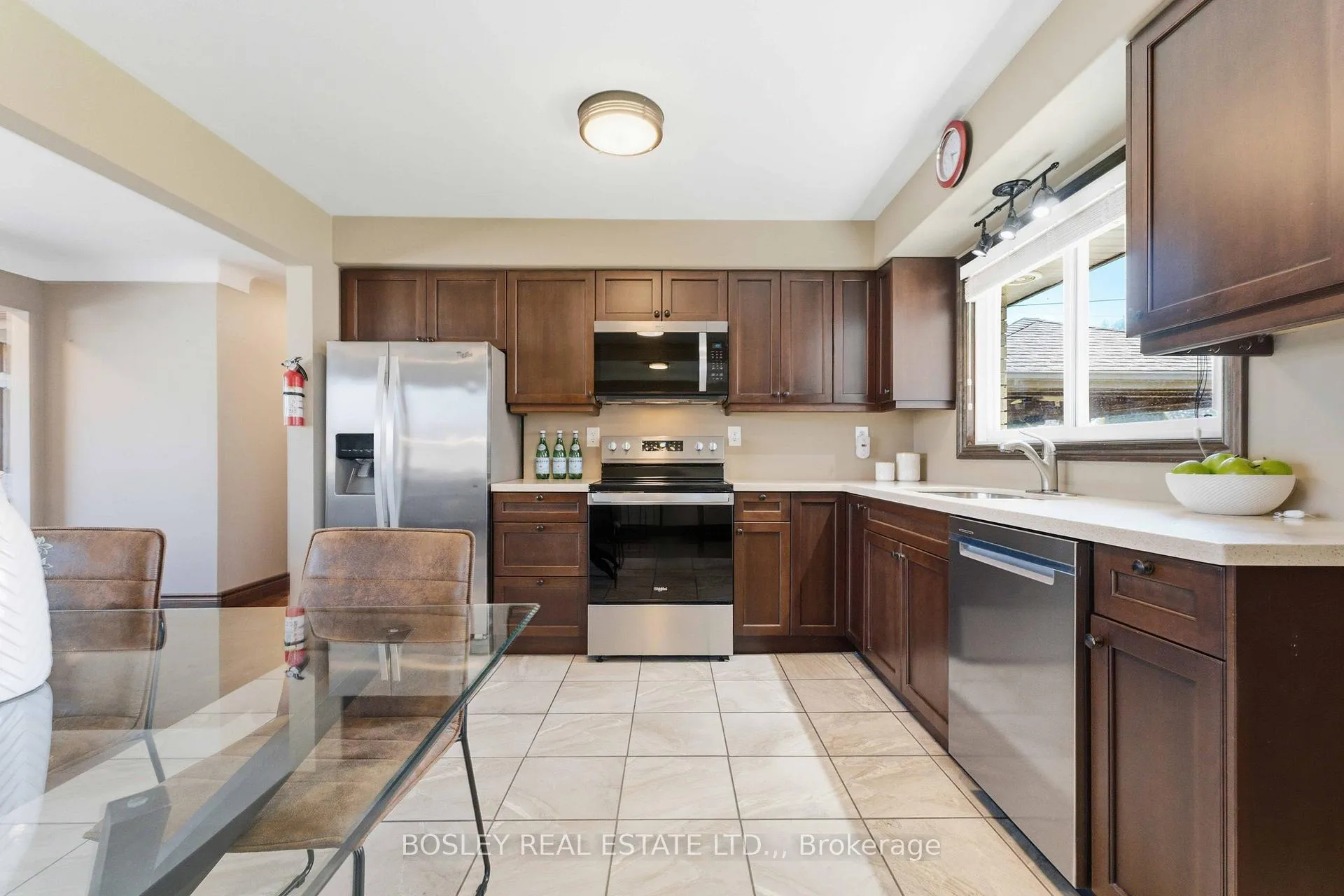 Photo 7 of 5009 Amelia Crescent, Niagara Falls, Cherrywood — HOMEH