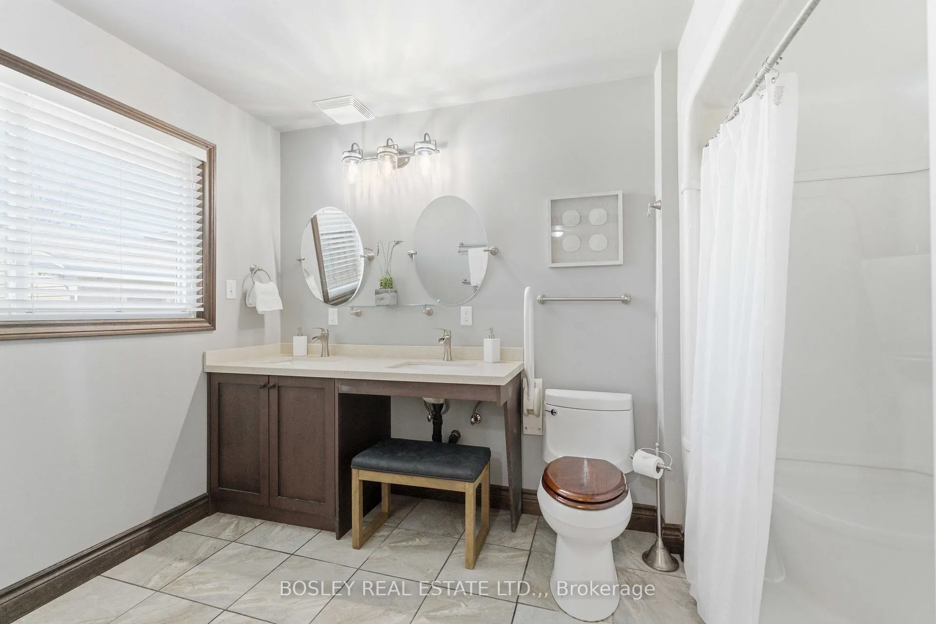 Photo 14 of 5009 Amelia Crescent, Niagara Falls, Cherrywood — HOMEH