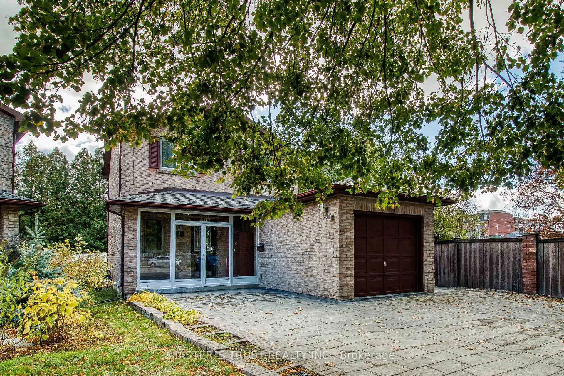 Photo 2 of 20 Valhalla Court, Aurora, Aurora Village — HOMEH