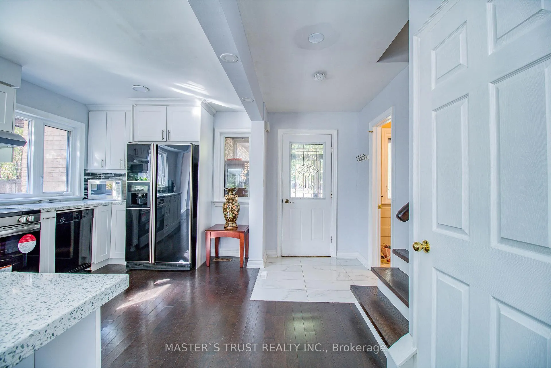 Photo 3 of 20 Valhalla Court, Aurora, Aurora Village — HOMEH
