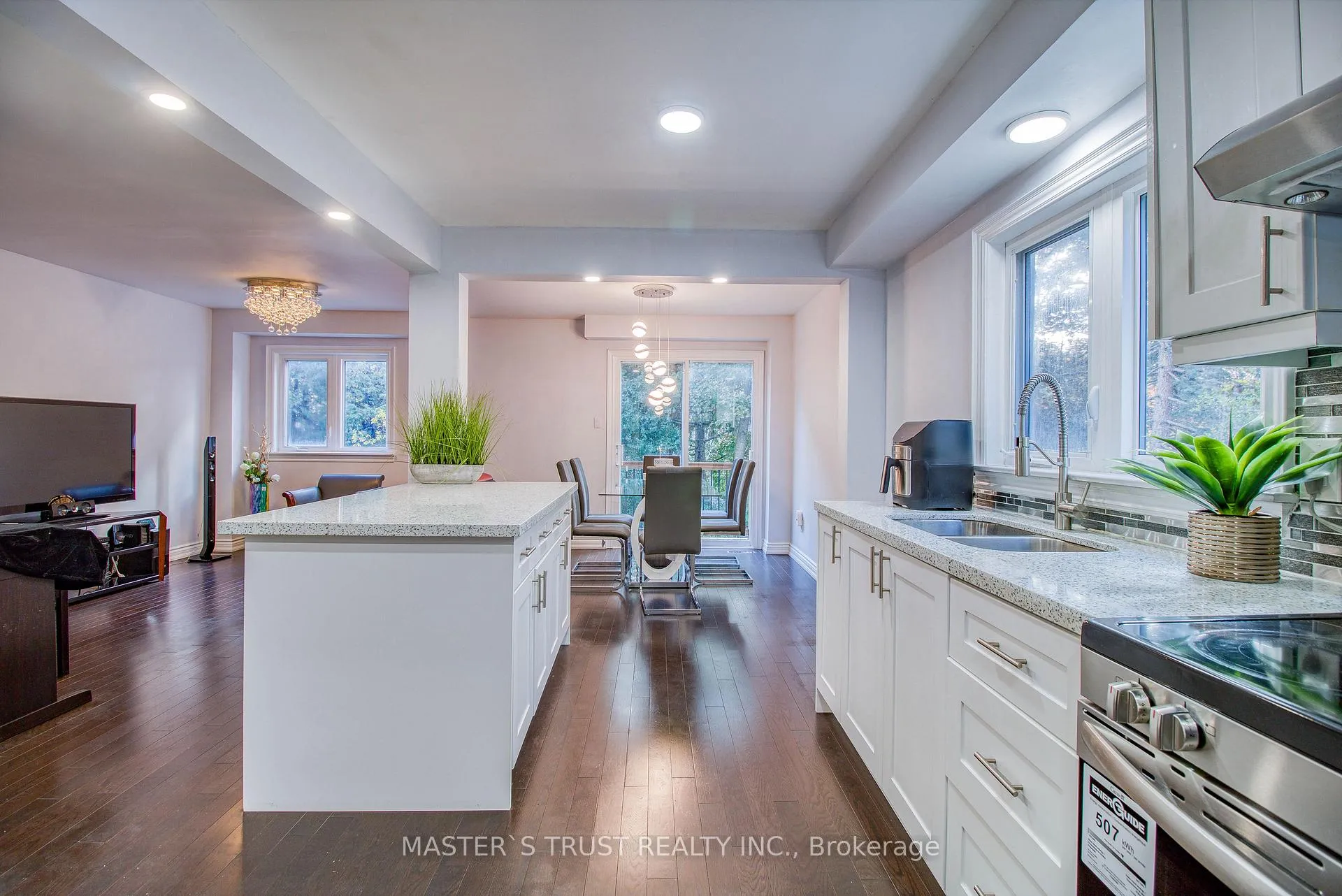 Photo 4 of 20 Valhalla Court, Aurora, Aurora Village — HOMEH