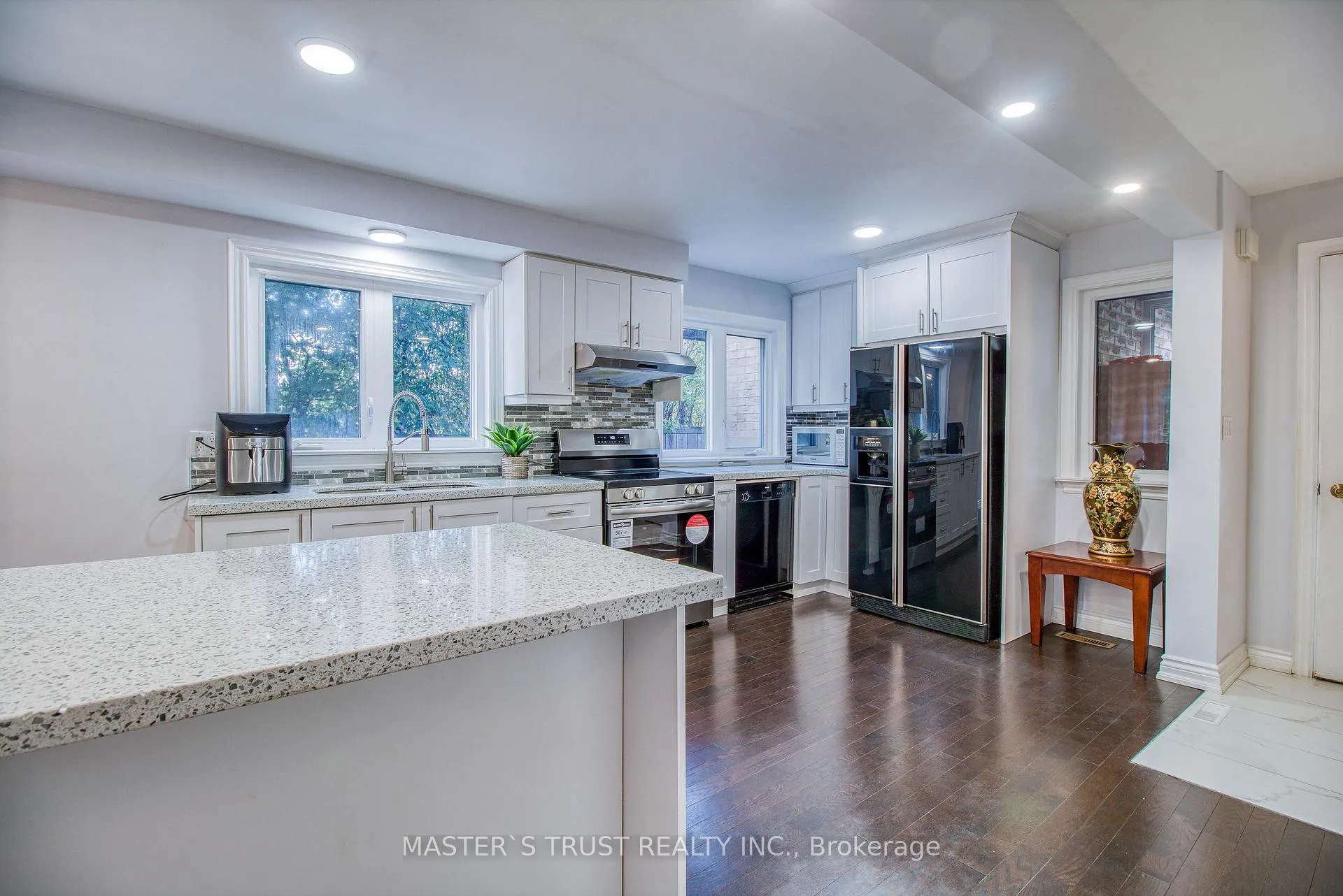 Photo 5 of 20 Valhalla Court, Aurora, Aurora Village — HOMEH
