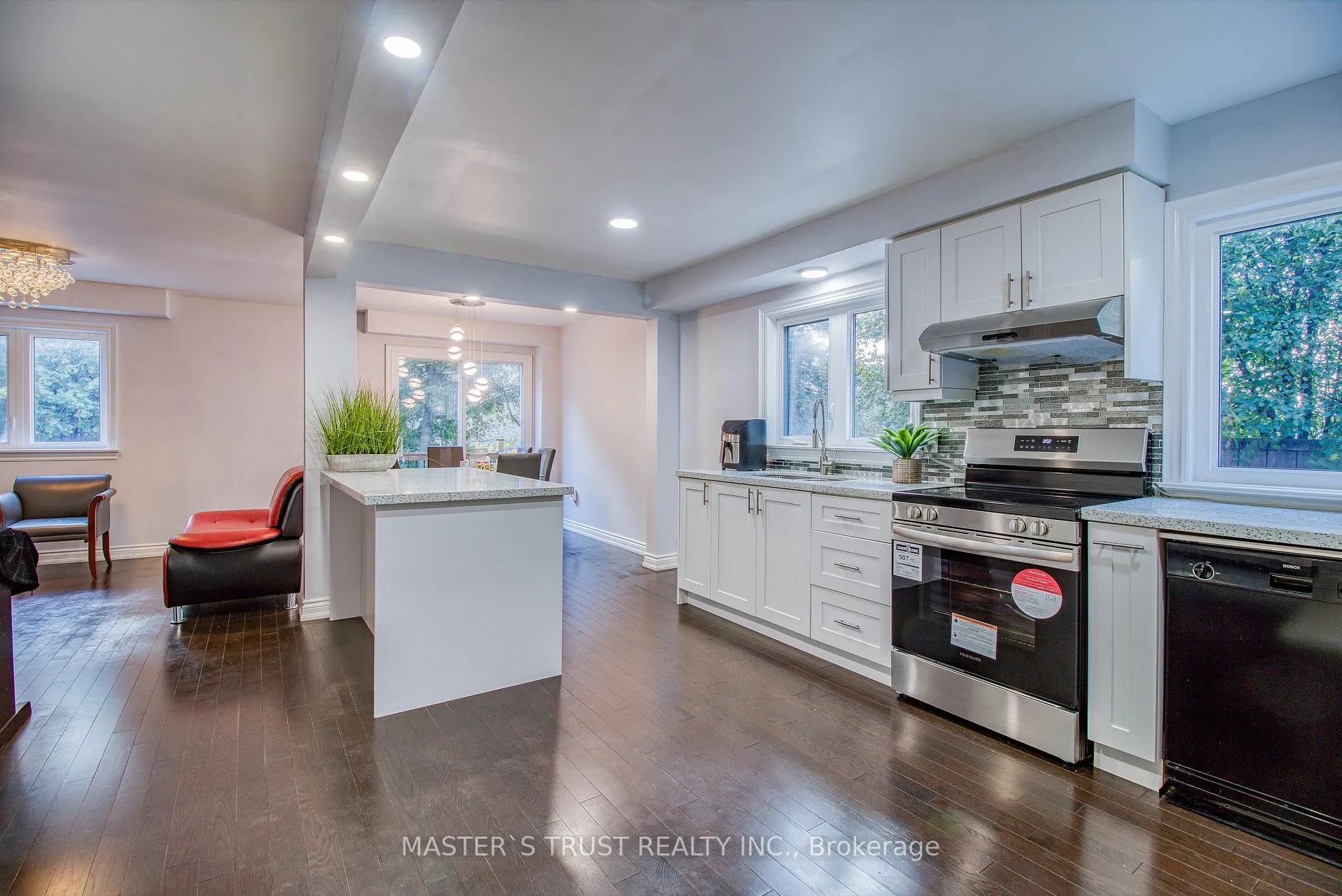 Photo 6 of 20 Valhalla Court, Aurora, Aurora Village — HOMEH
