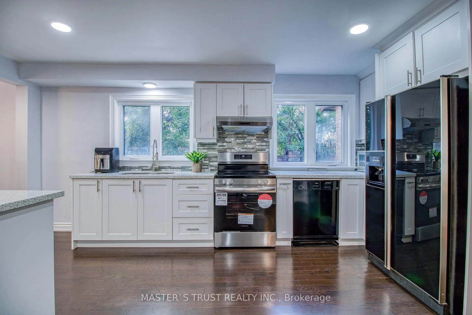 Photo 7 of 20 Valhalla Court, Aurora, Aurora Village — HOMEH