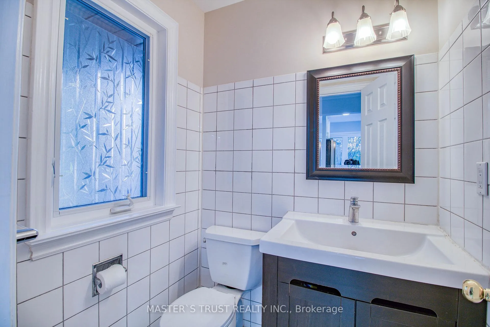 Photo 8 of 20 Valhalla Court, Aurora, Aurora Village — HOMEH