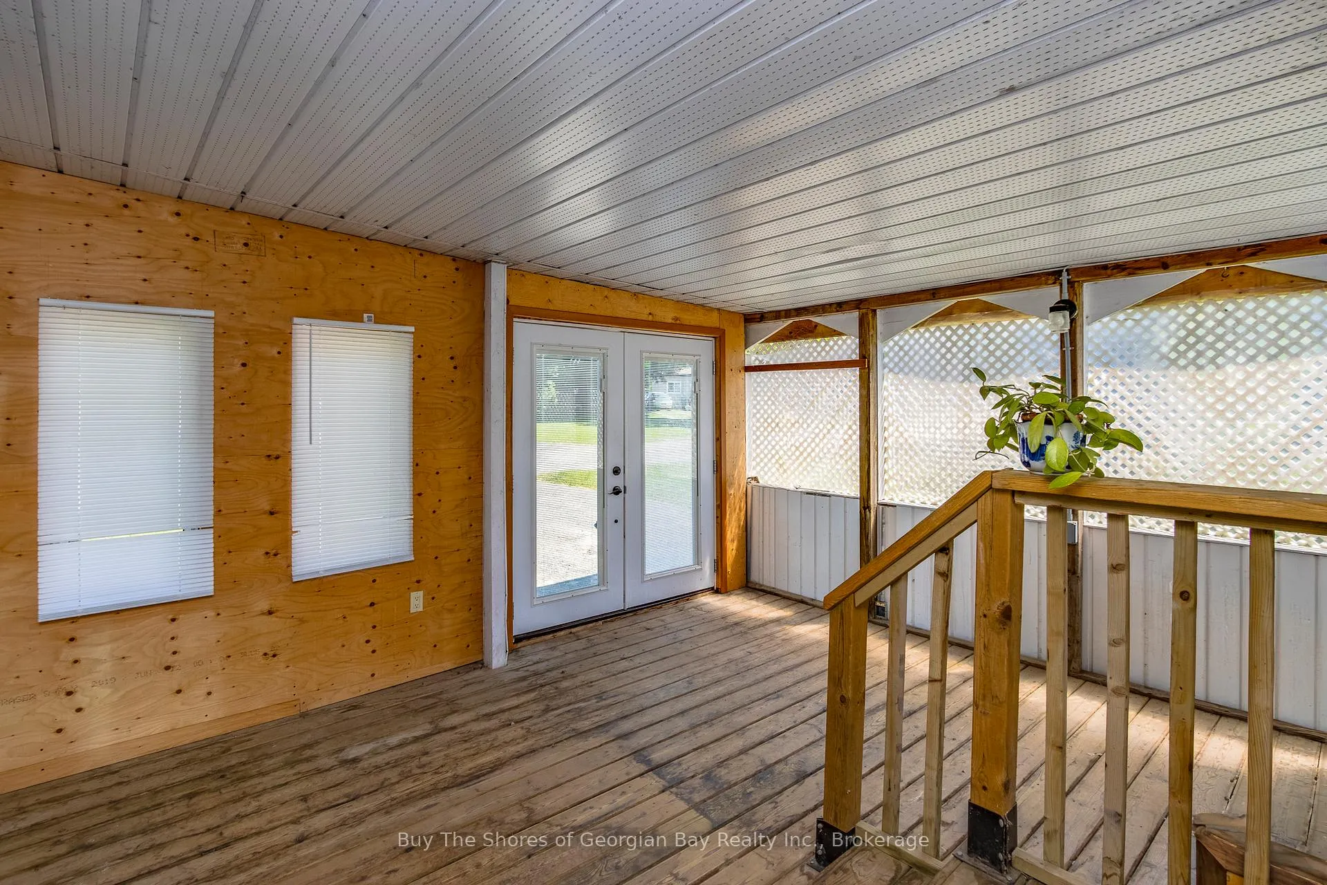 Photo 2 of 10 Maple Lane, Midland — HOMEH