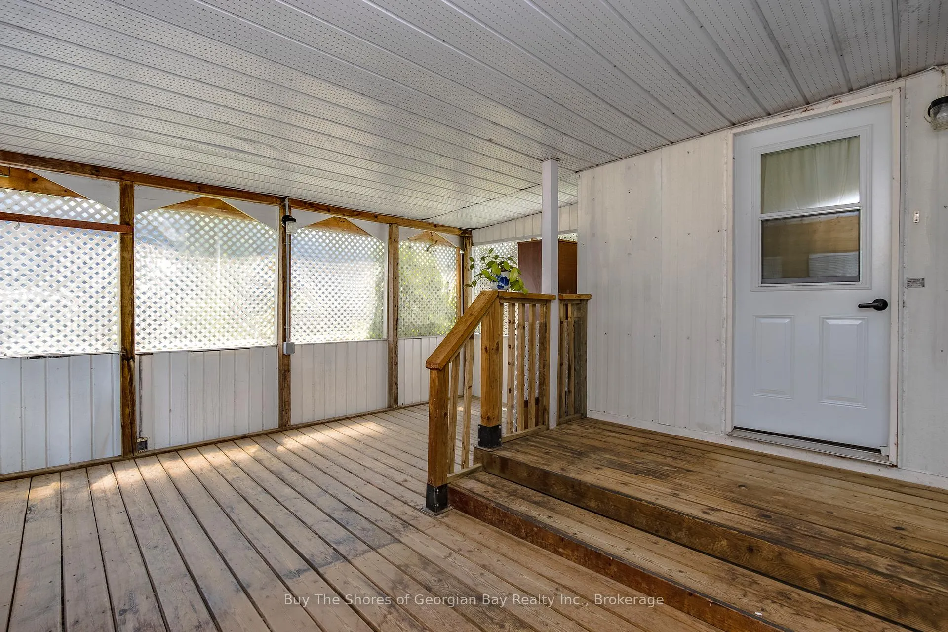 Photo 3 of 10 Maple Lane, Midland — HOMEH