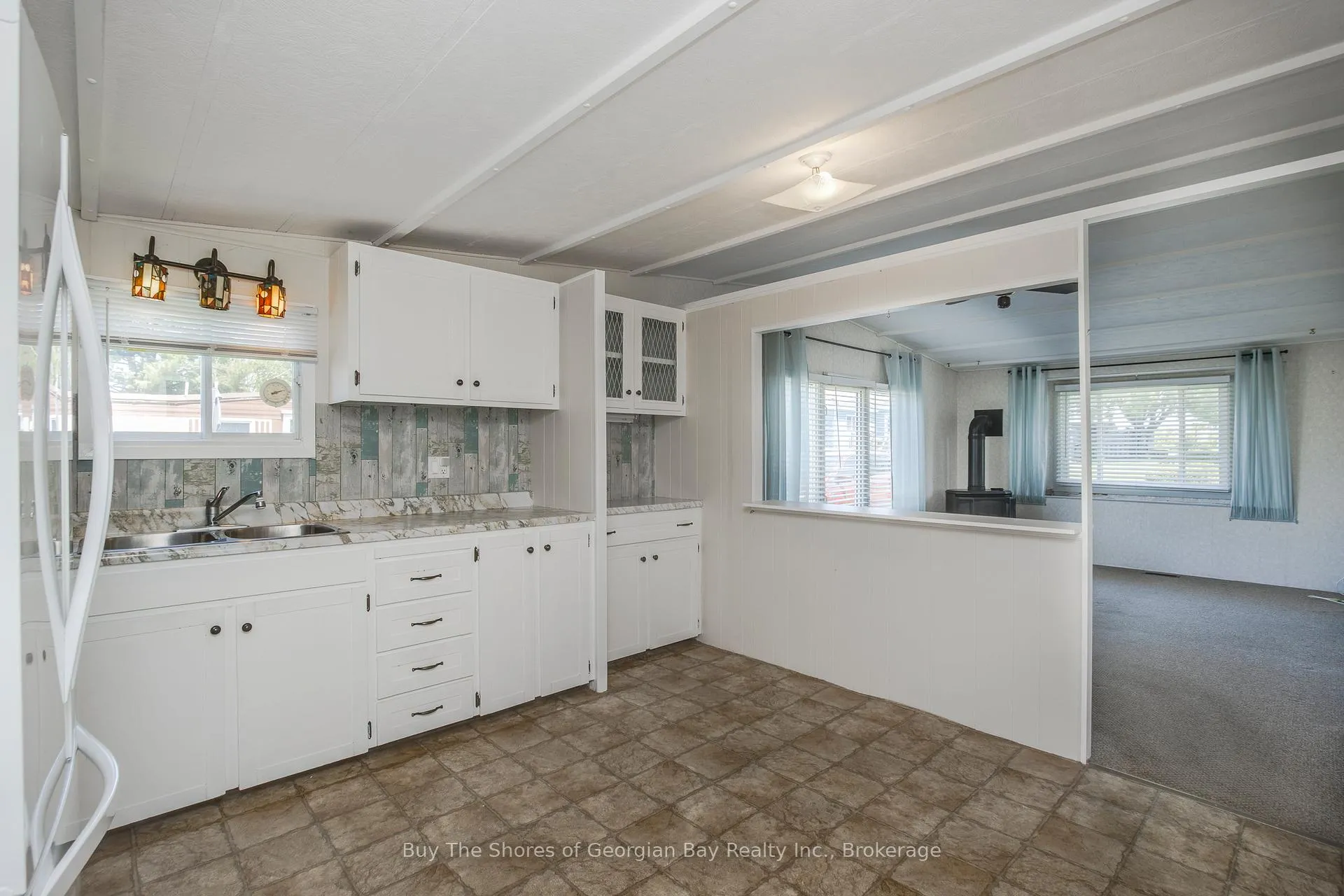 Photo 6 of 10 Maple Lane, Midland — HOMEH