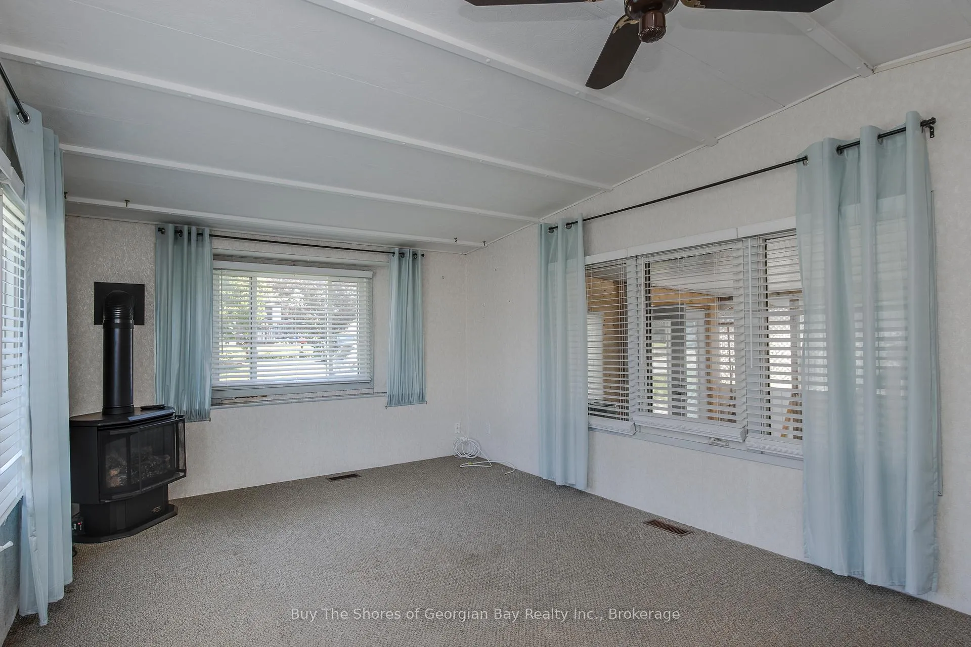 Photo 8 of 10 Maple Lane, Midland — HOMEH