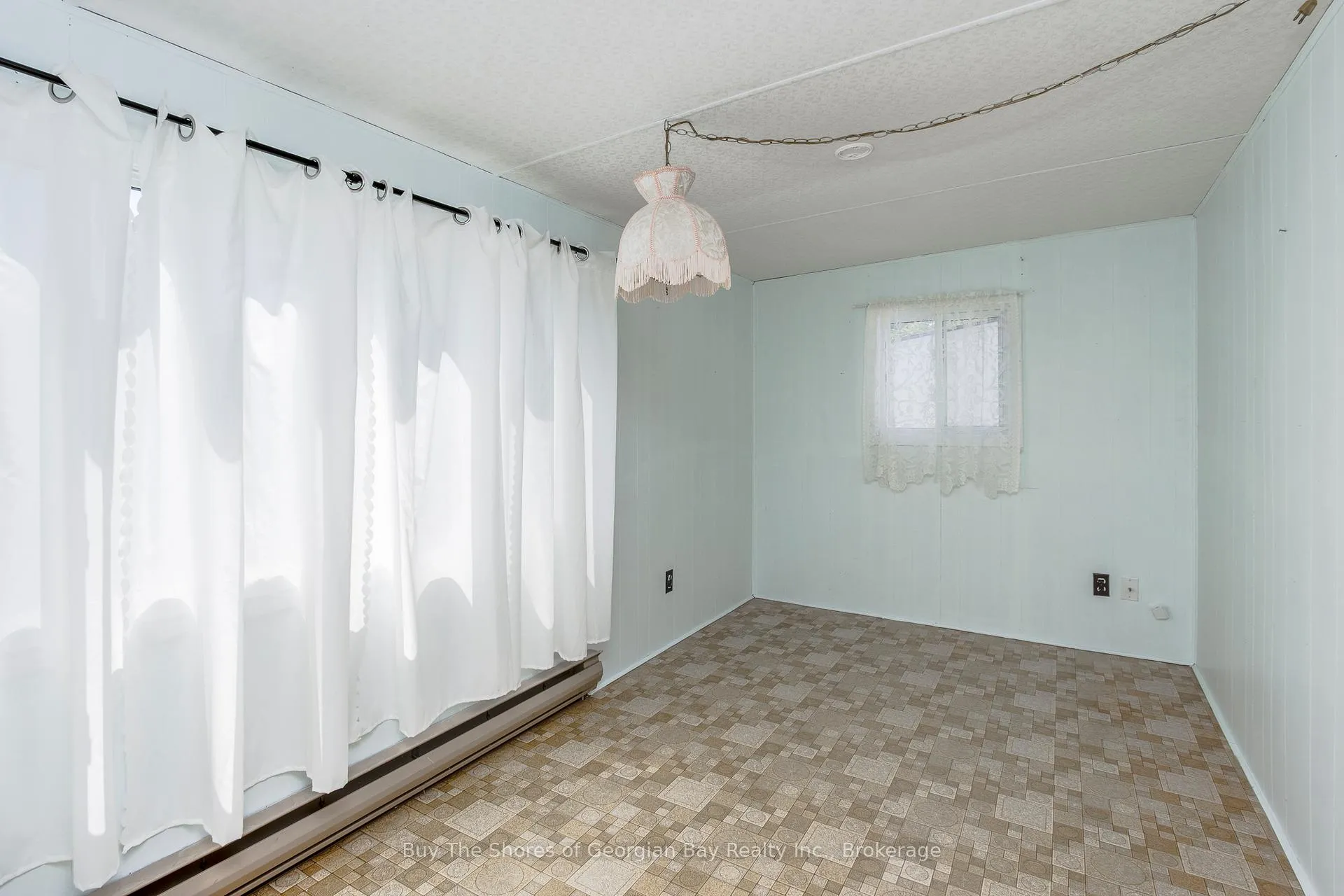 Photo 10 of 10 Maple Lane, Midland — HOMEH